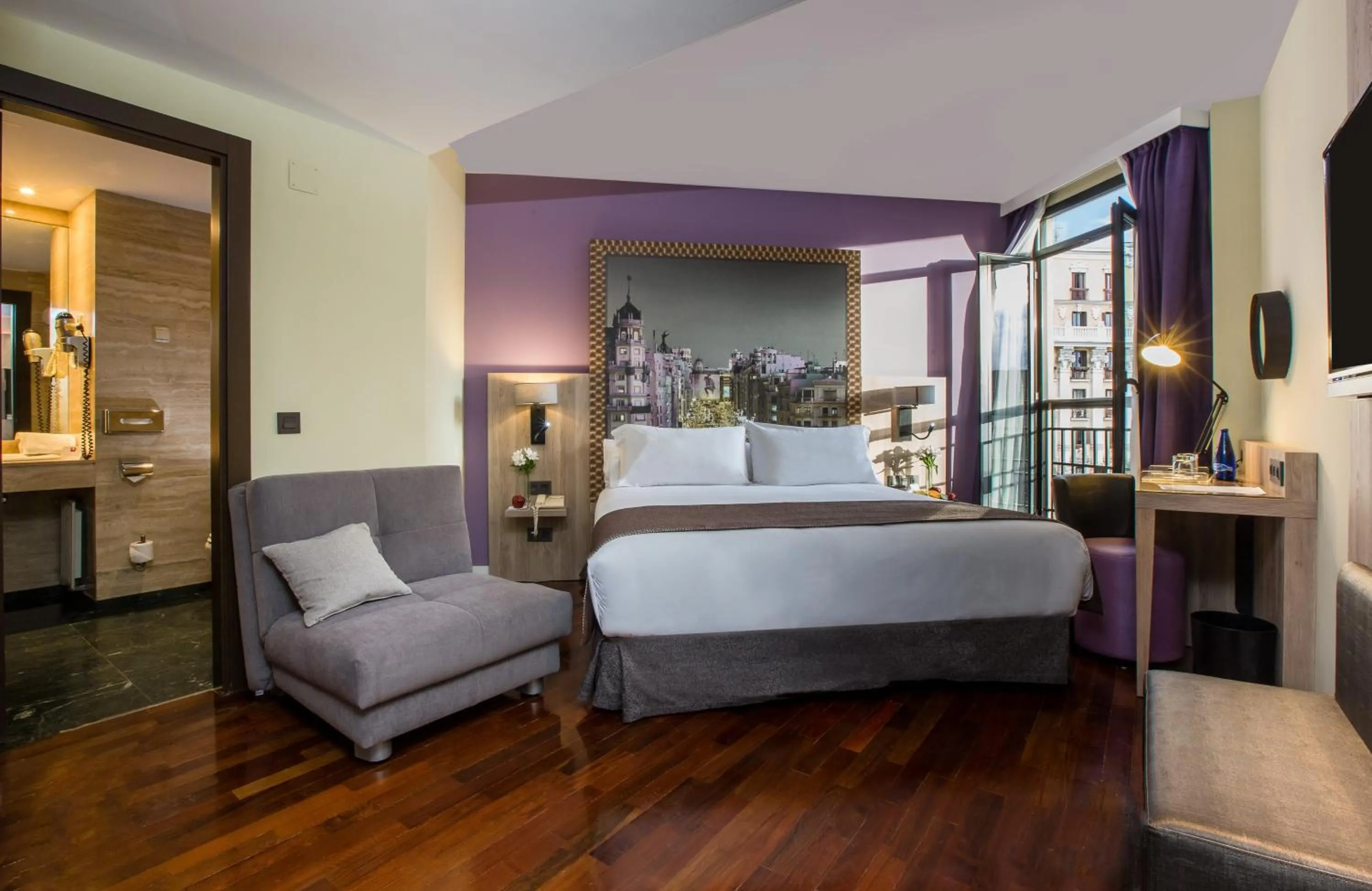 Bedroom, Bed in Leonardo Hotel Madrid City Center