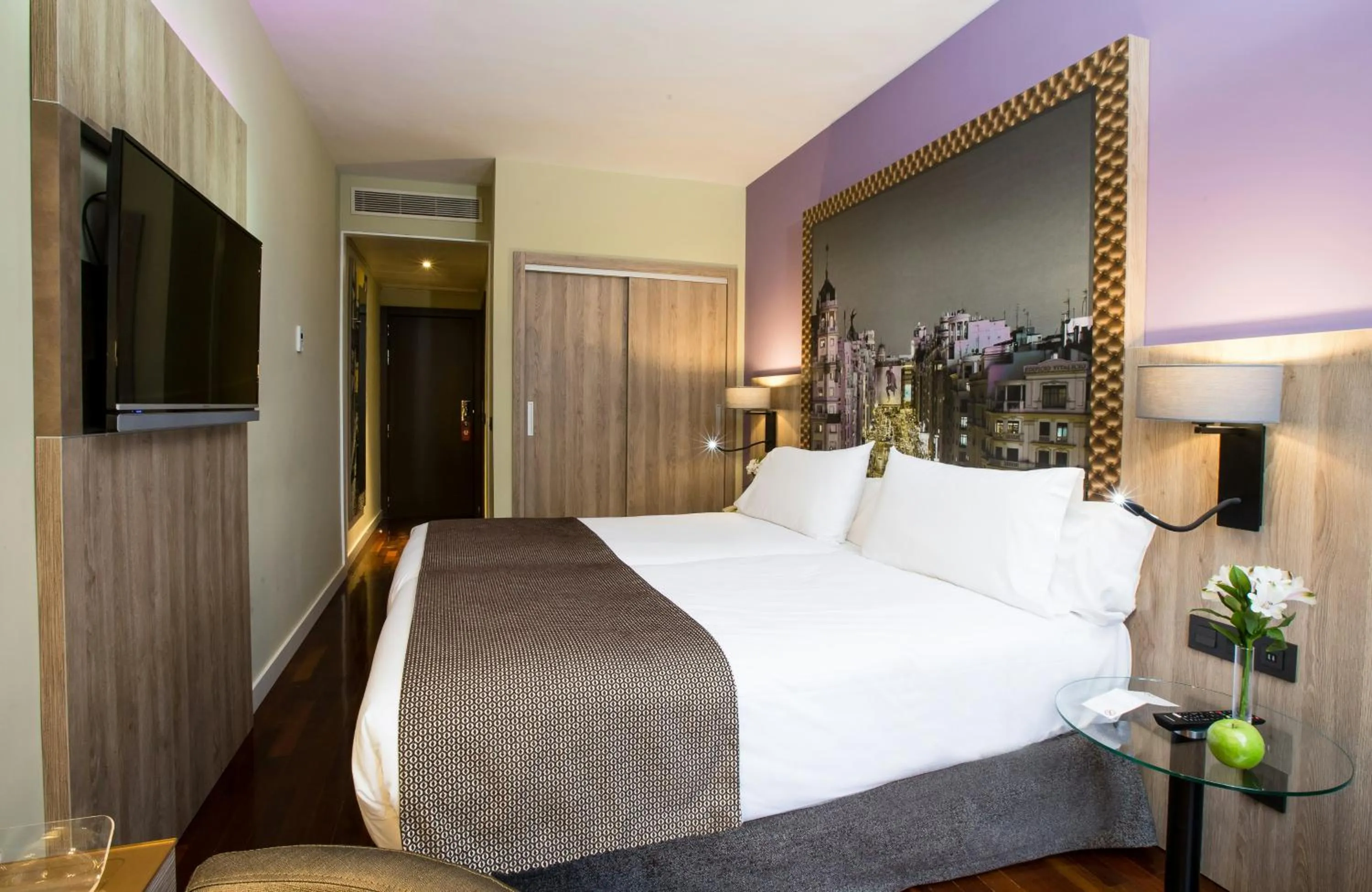 Photo of the whole room, Bed in Leonardo Hotel Madrid City Center
