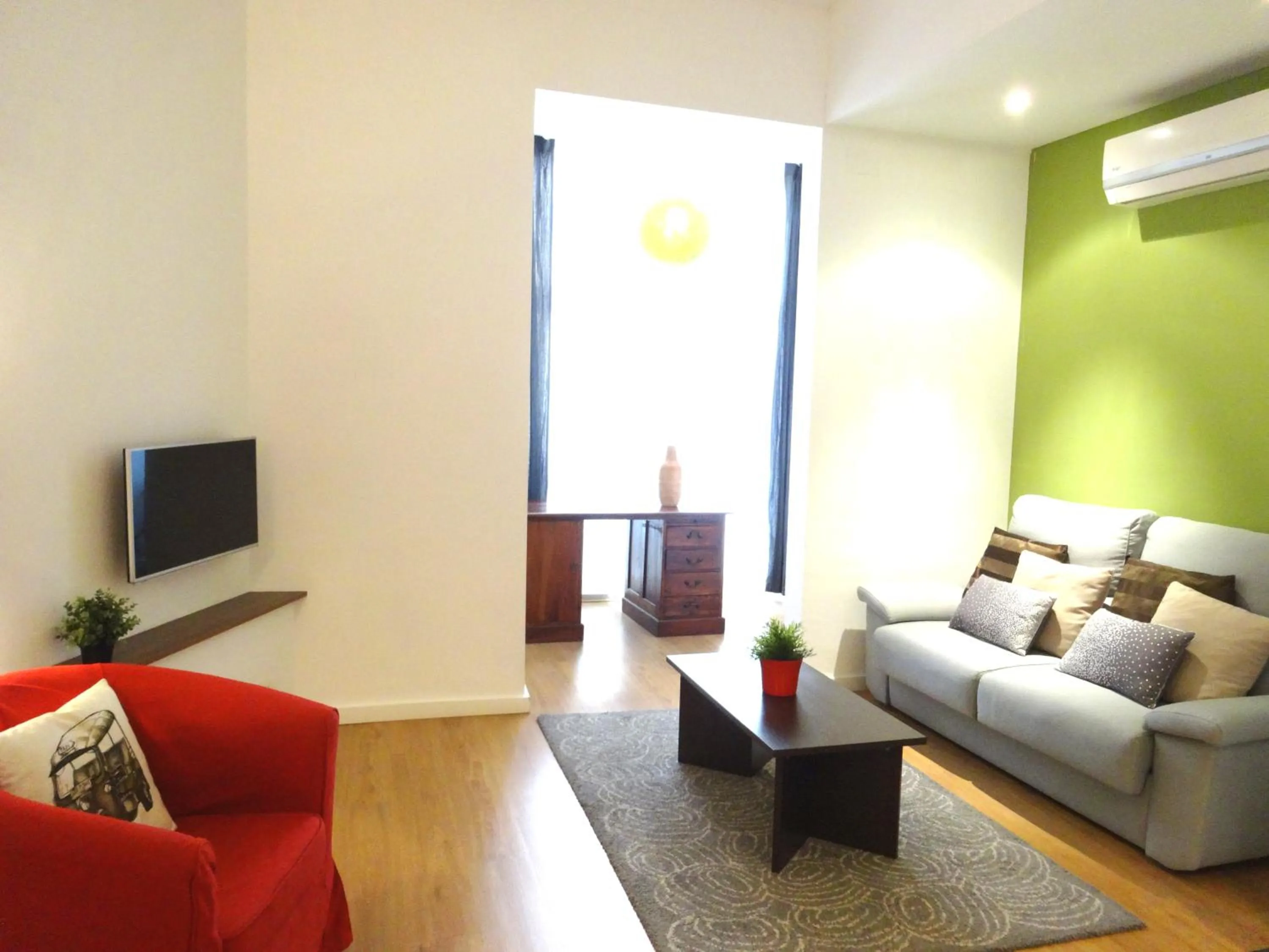 TV and multimedia in Barcelona Just Like Home