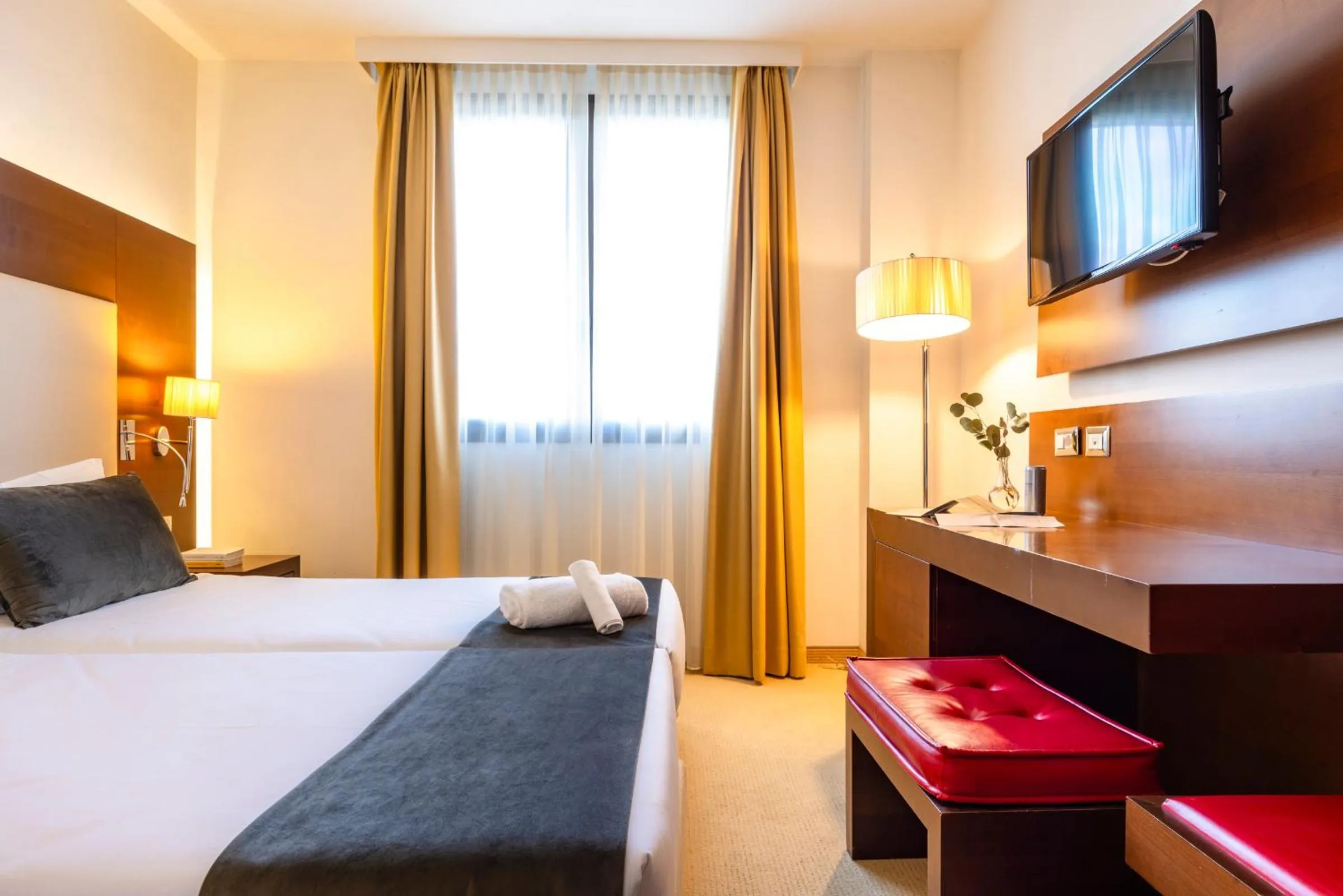 Seating area, Bed in Il Gentiluomo Hotel & SPA