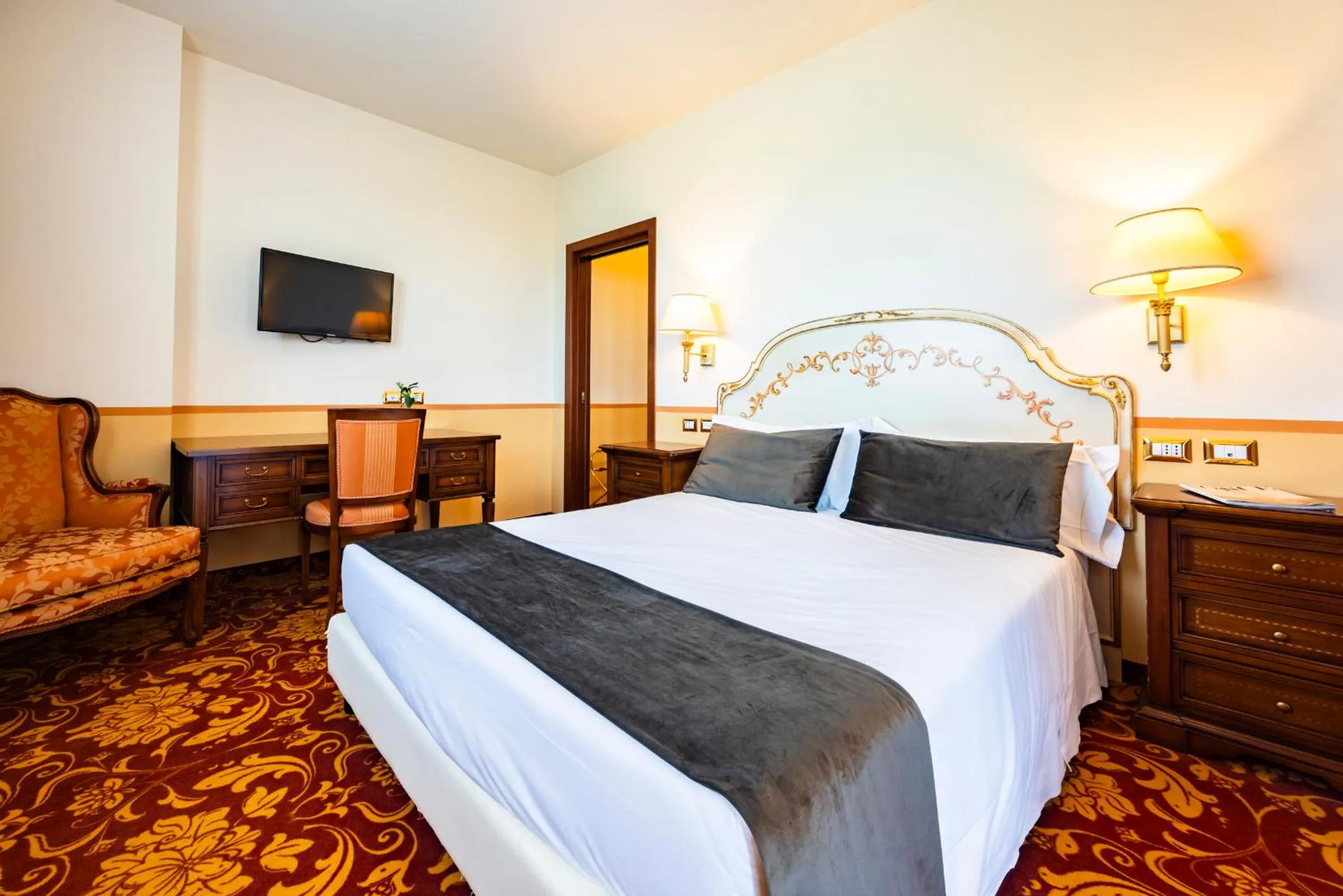 Hot Tub, Bed in Il Gentiluomo Hotel & SPA