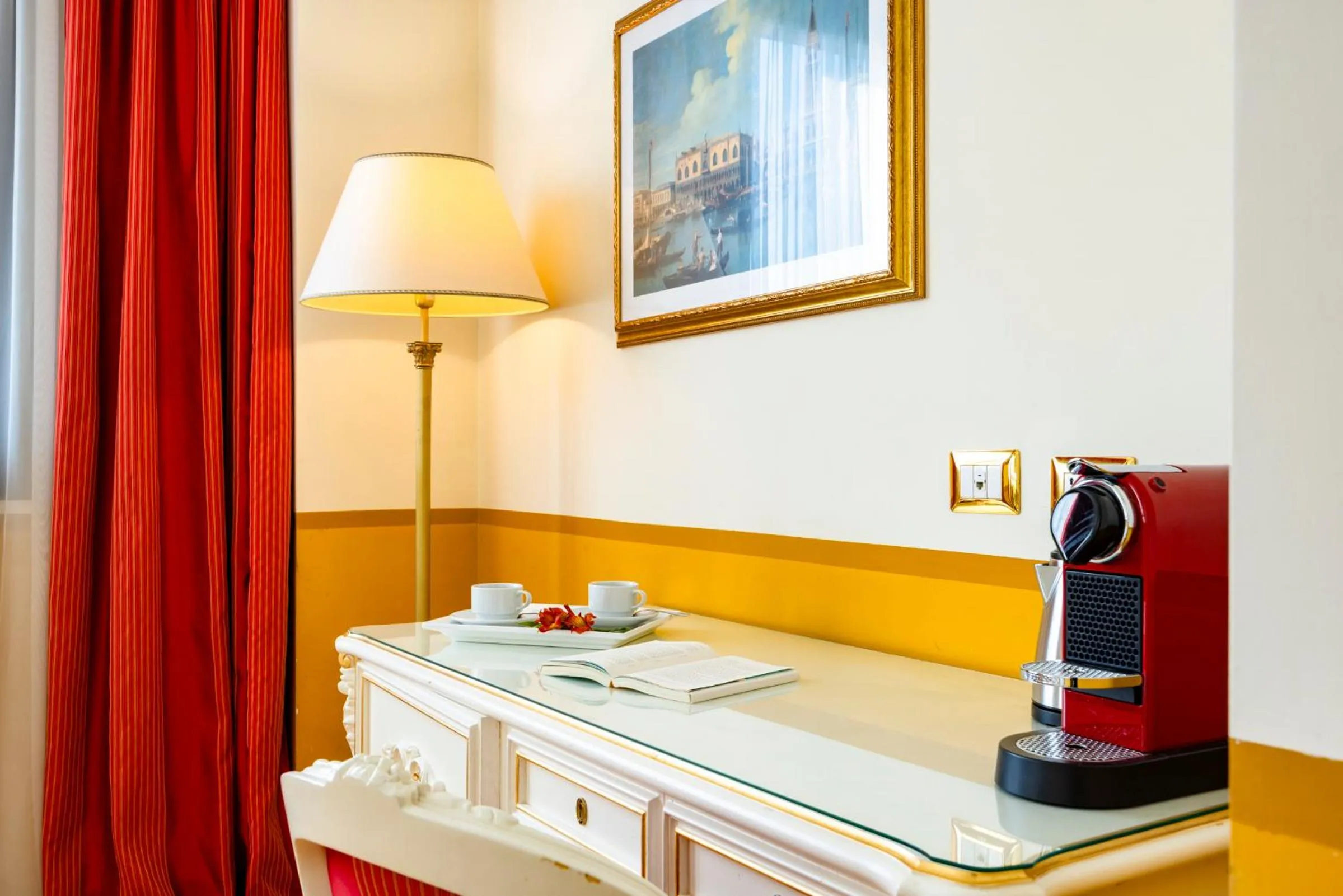 Coffee/tea facilities in Il Gentiluomo Hotel & SPA