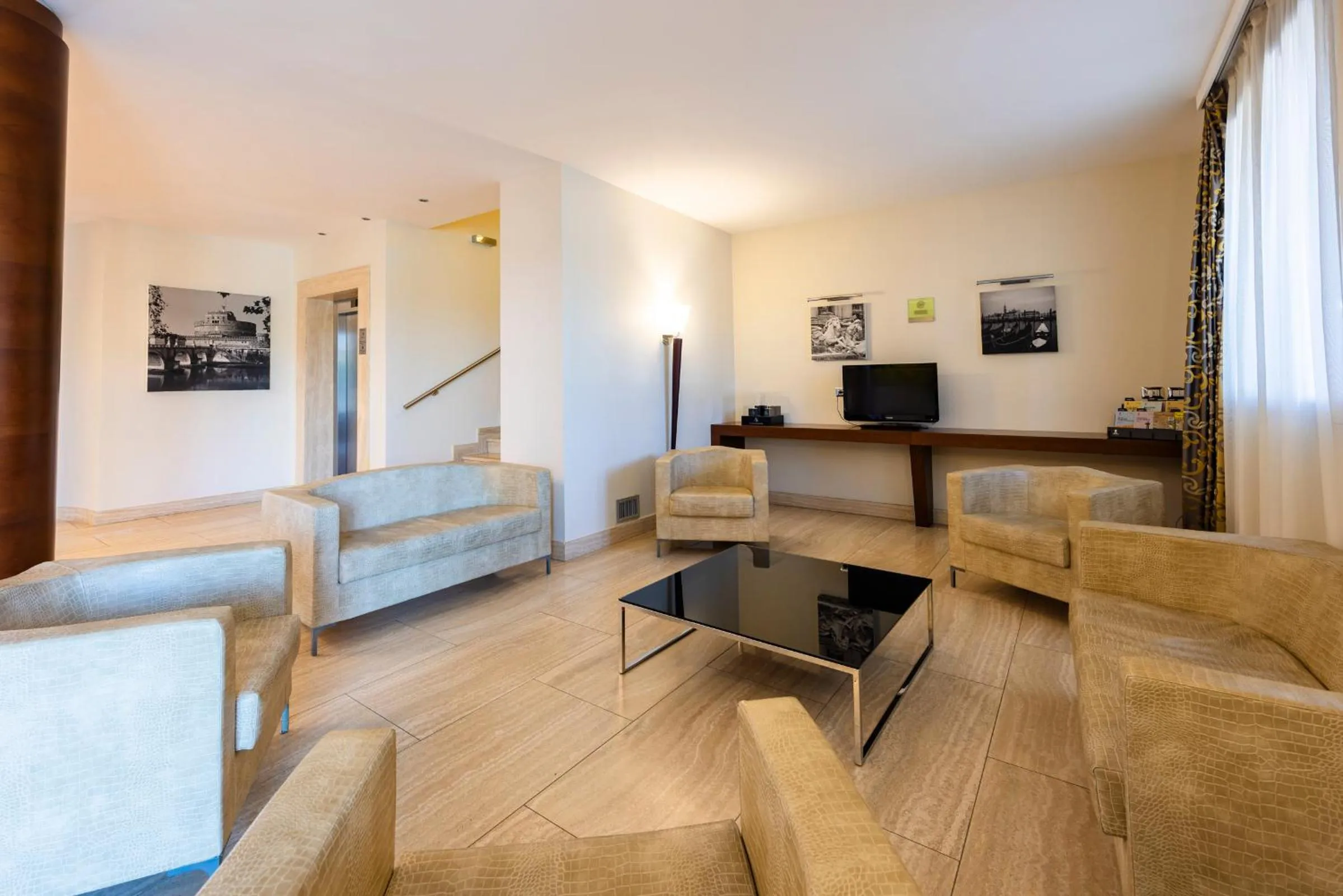 Lobby or reception in Il Gentiluomo Hotel & SPA