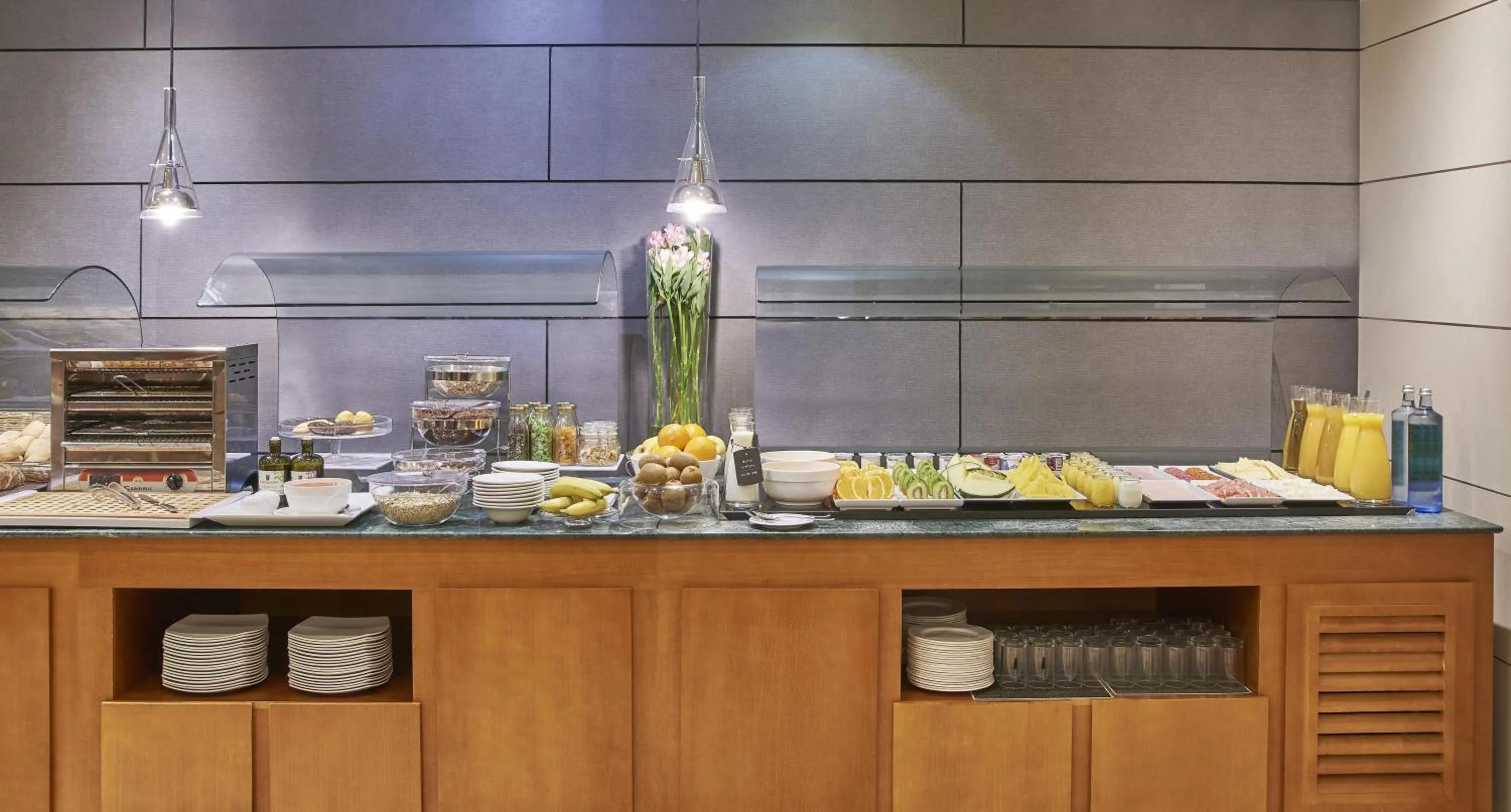 Breakfast in iStay by NH Zaragoza Sport Hotel