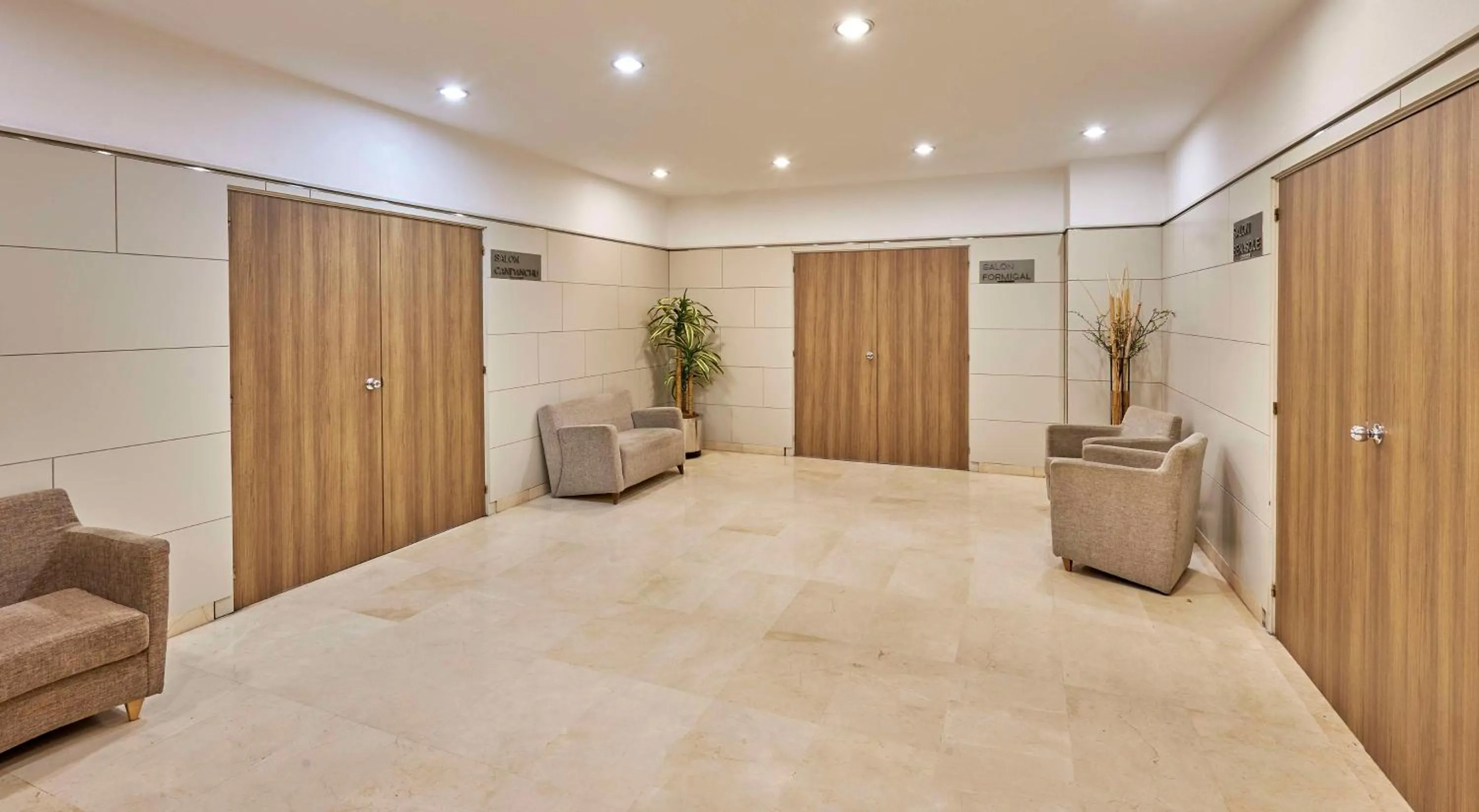 Lobby or reception in iStay by NH Zaragoza Sport Hotel