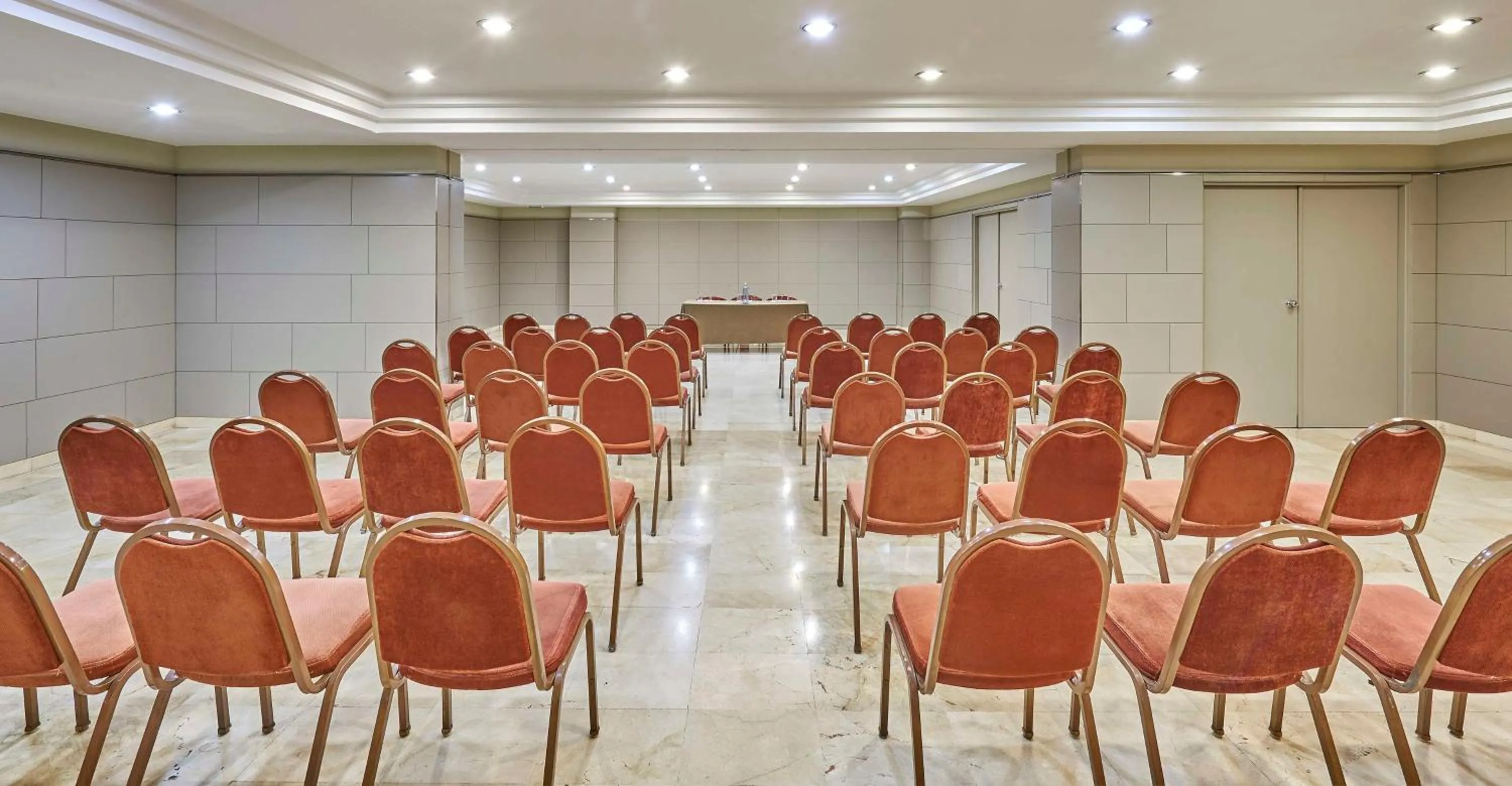 Meeting/conference room in iStay by NH Zaragoza Sport Hotel