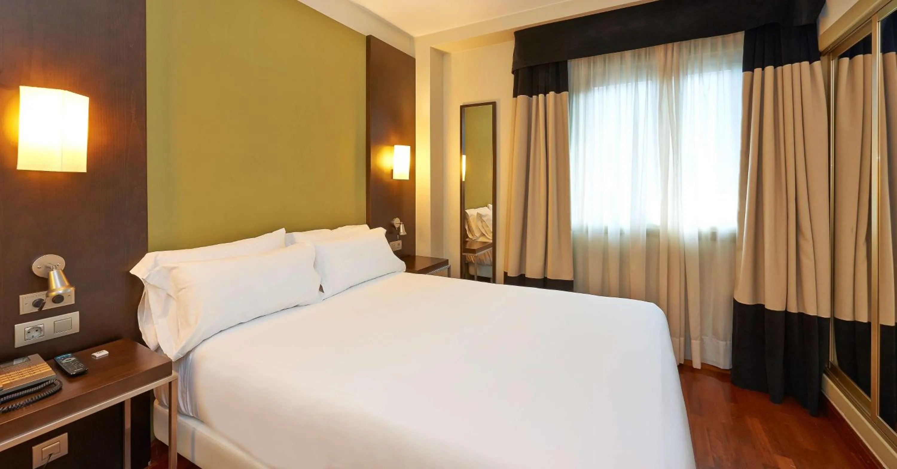 Bedroom, Bed in iStay by NH Zaragoza Sport Hotel