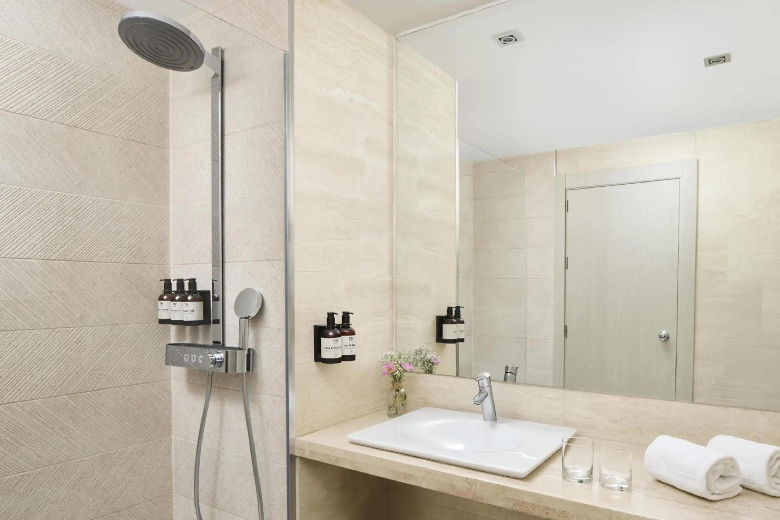 Bathroom in NH Madrid Ventas Bathroom in NH Madrid Ventas