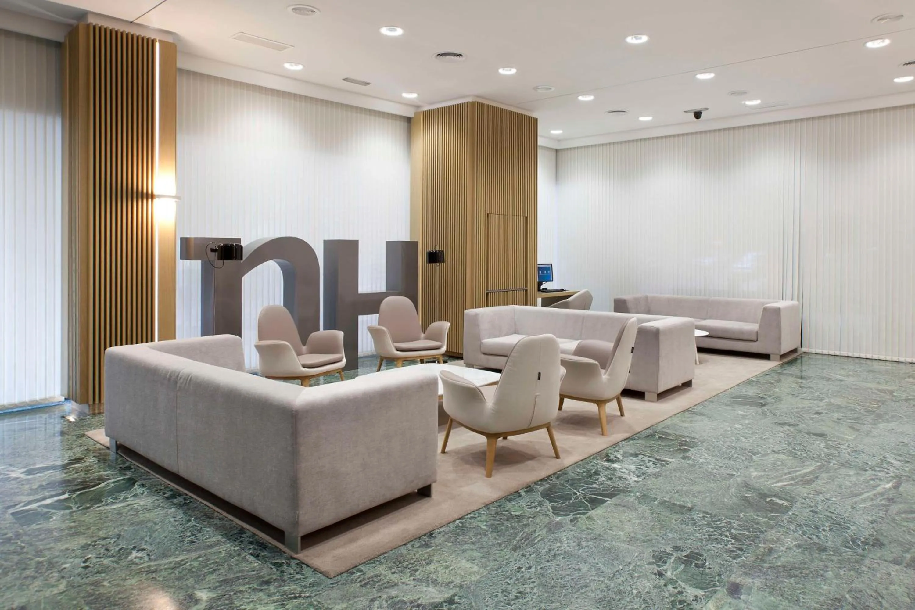 Lobby or reception in NH Madrid Ventas