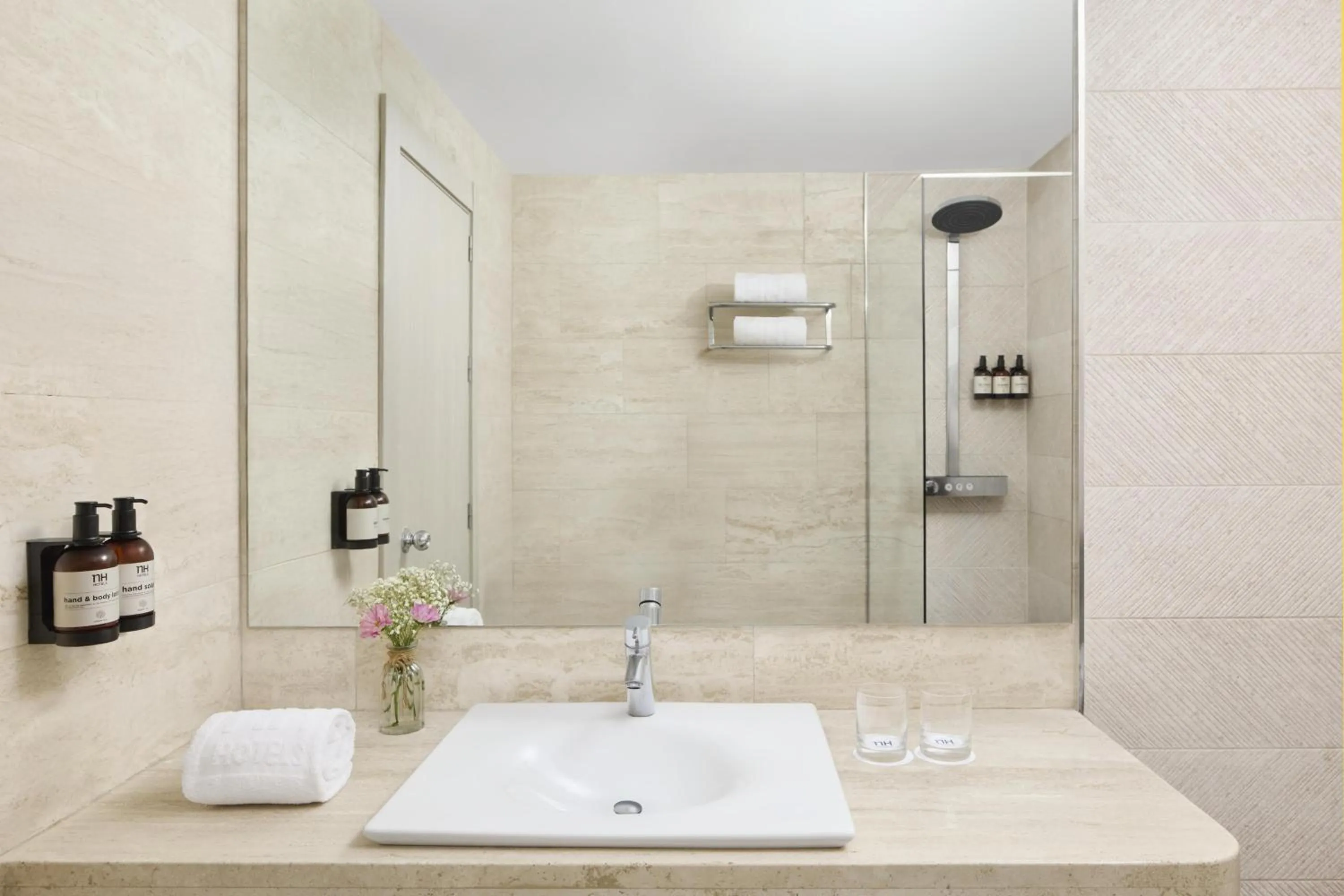 Bathroom in NH Madrid Ventas