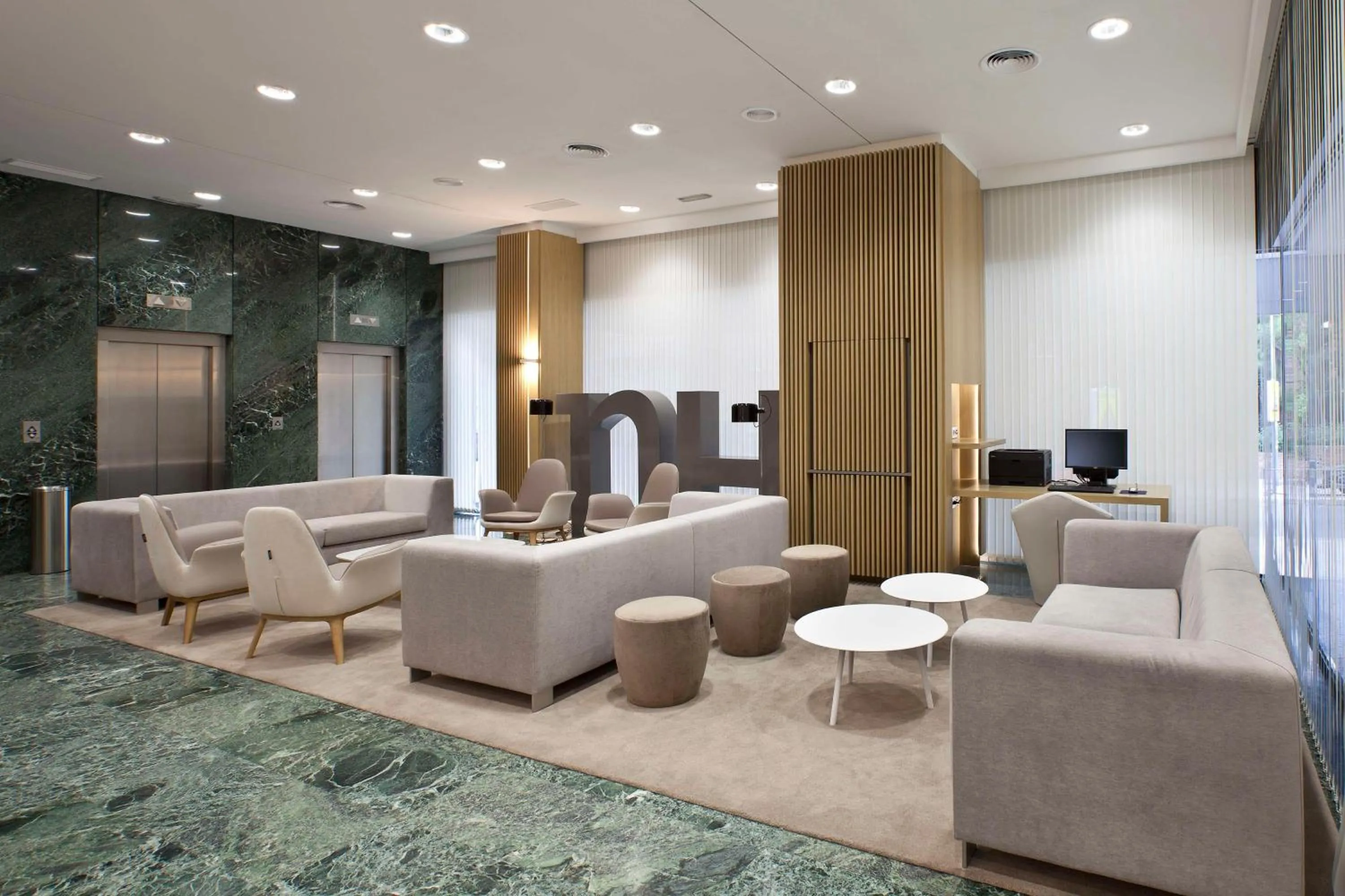 Lobby or reception in NH Madrid Ventas
