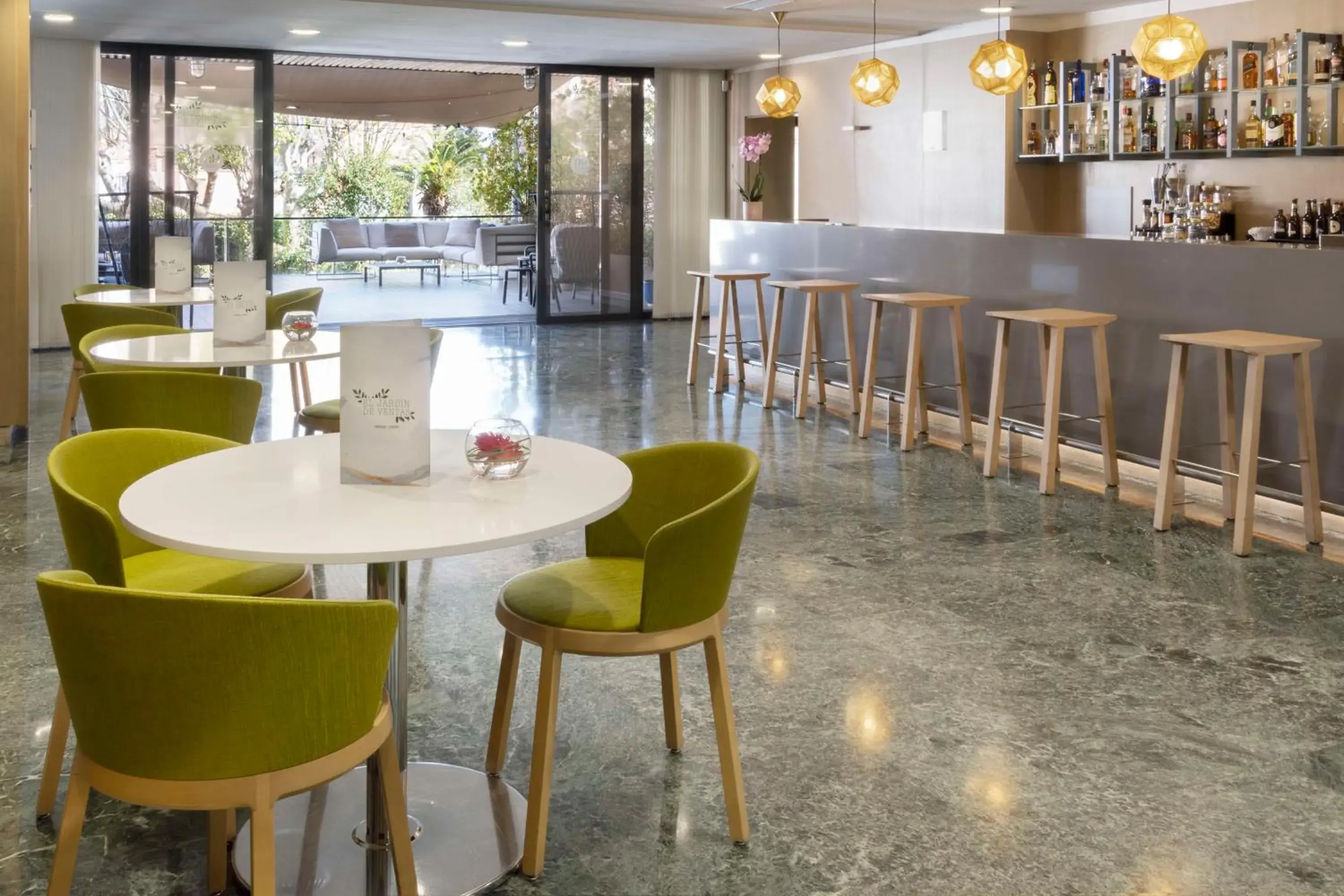 Lounge or bar in NH Madrid Ventas Lounge or bar in NH Madrid Ventas