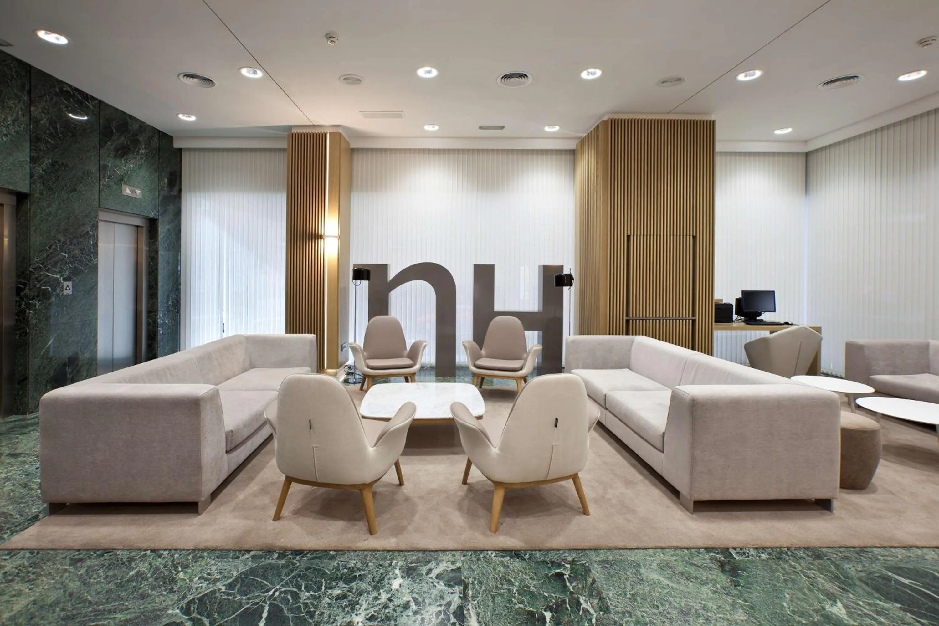 Lobby or reception in NH Madrid Ventas