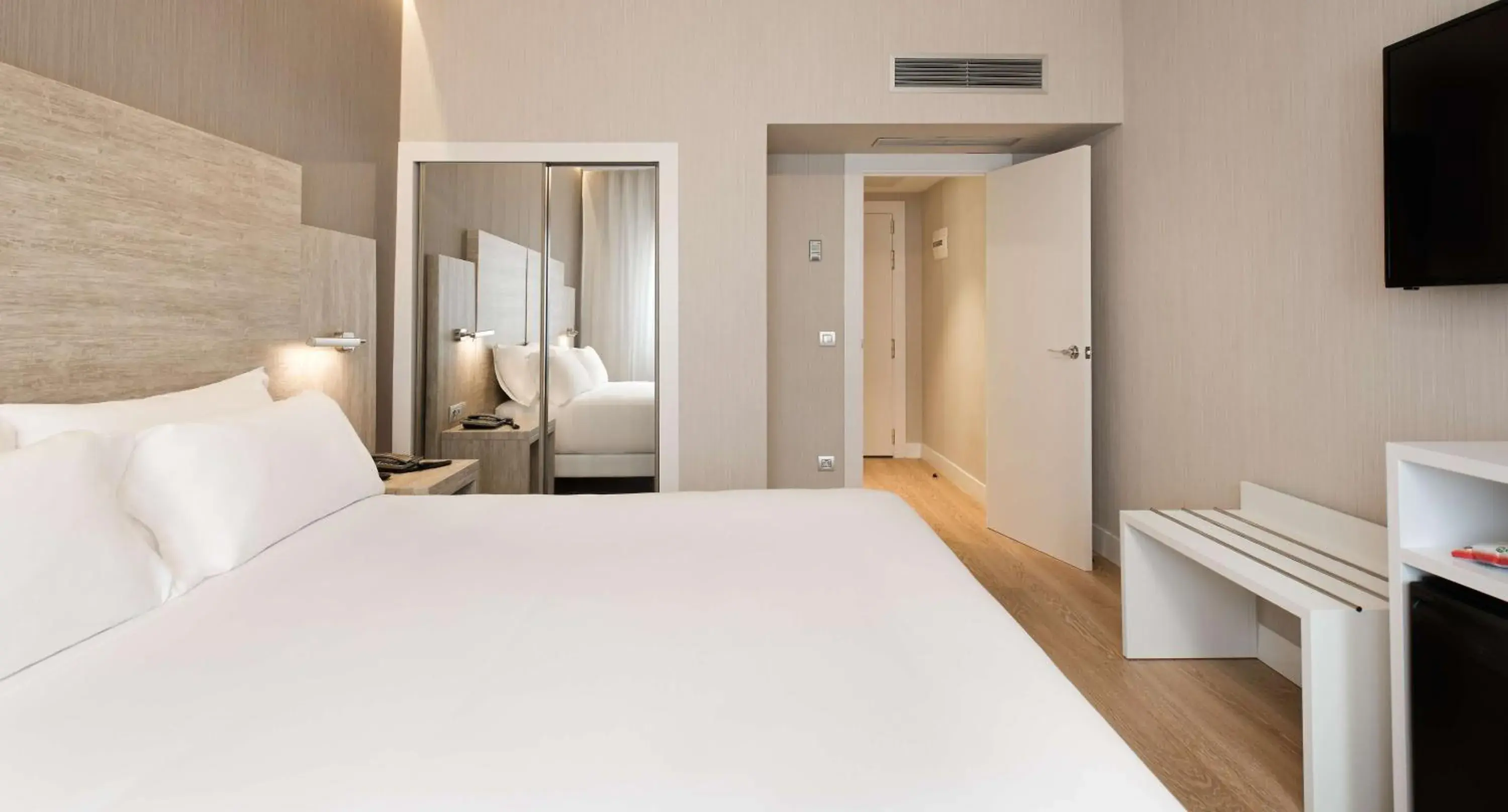 Photo of the whole room, Bed in NH Madrid Chamberí Photo of the whole room, Bed in NH Madrid Chamberí