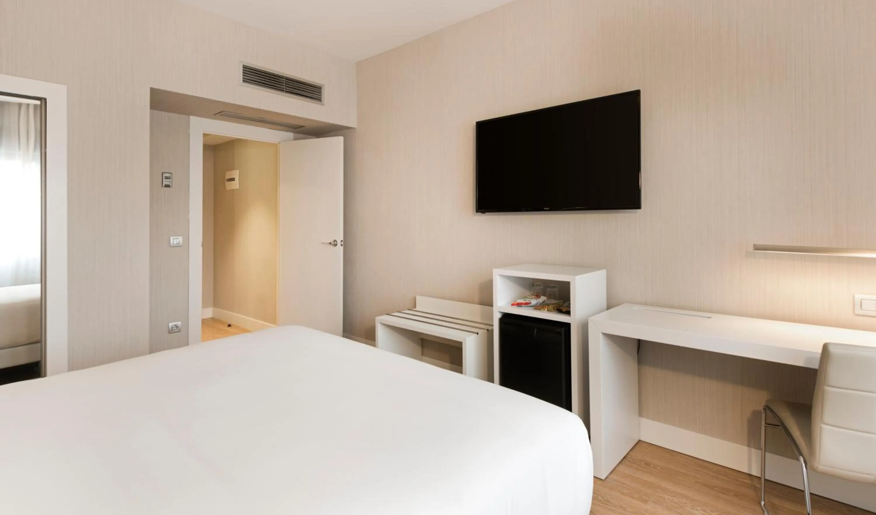 Bed in NH Madrid Chamberí