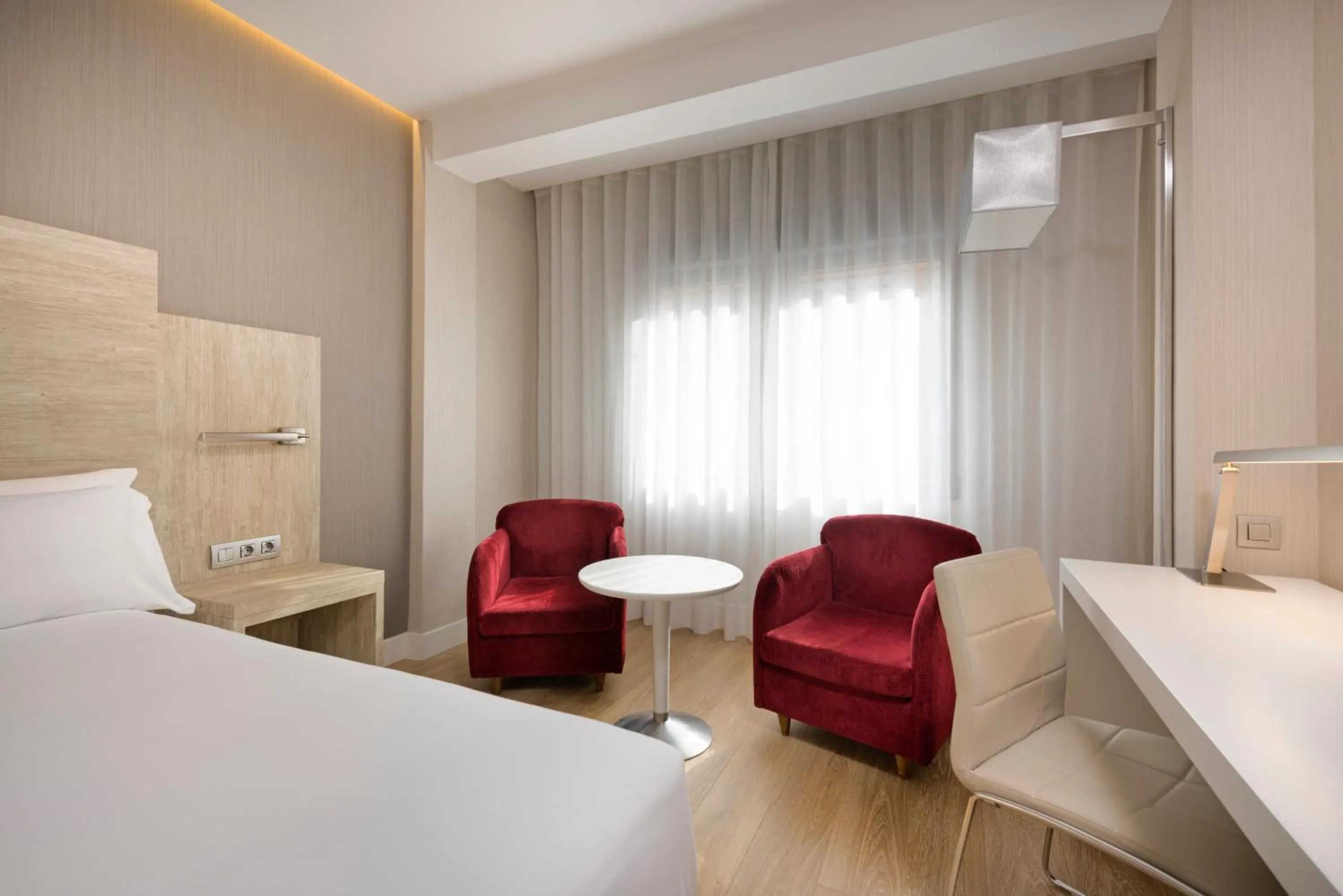 View (from property/room), Bed in NH Madrid Chamberí