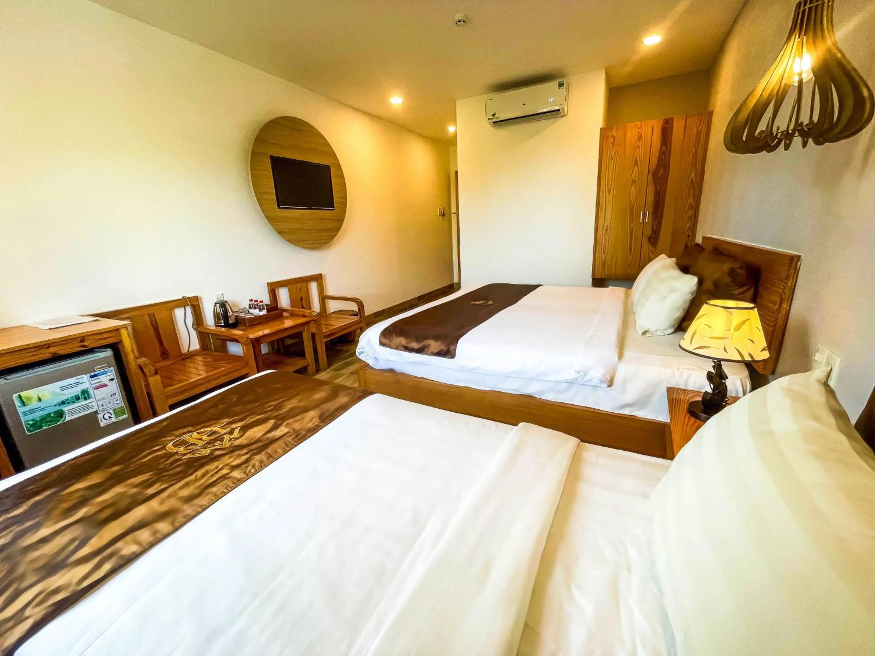 Communal lounge/ TV room, Bed in BB Hotel&Resort