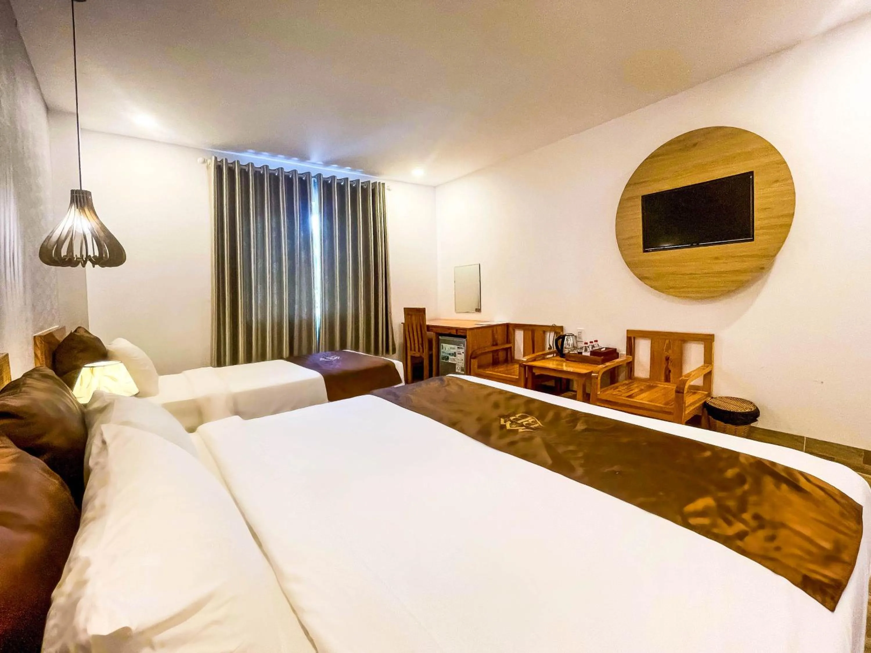 Communal lounge/ TV room, Bed in BB Hotel&Resort