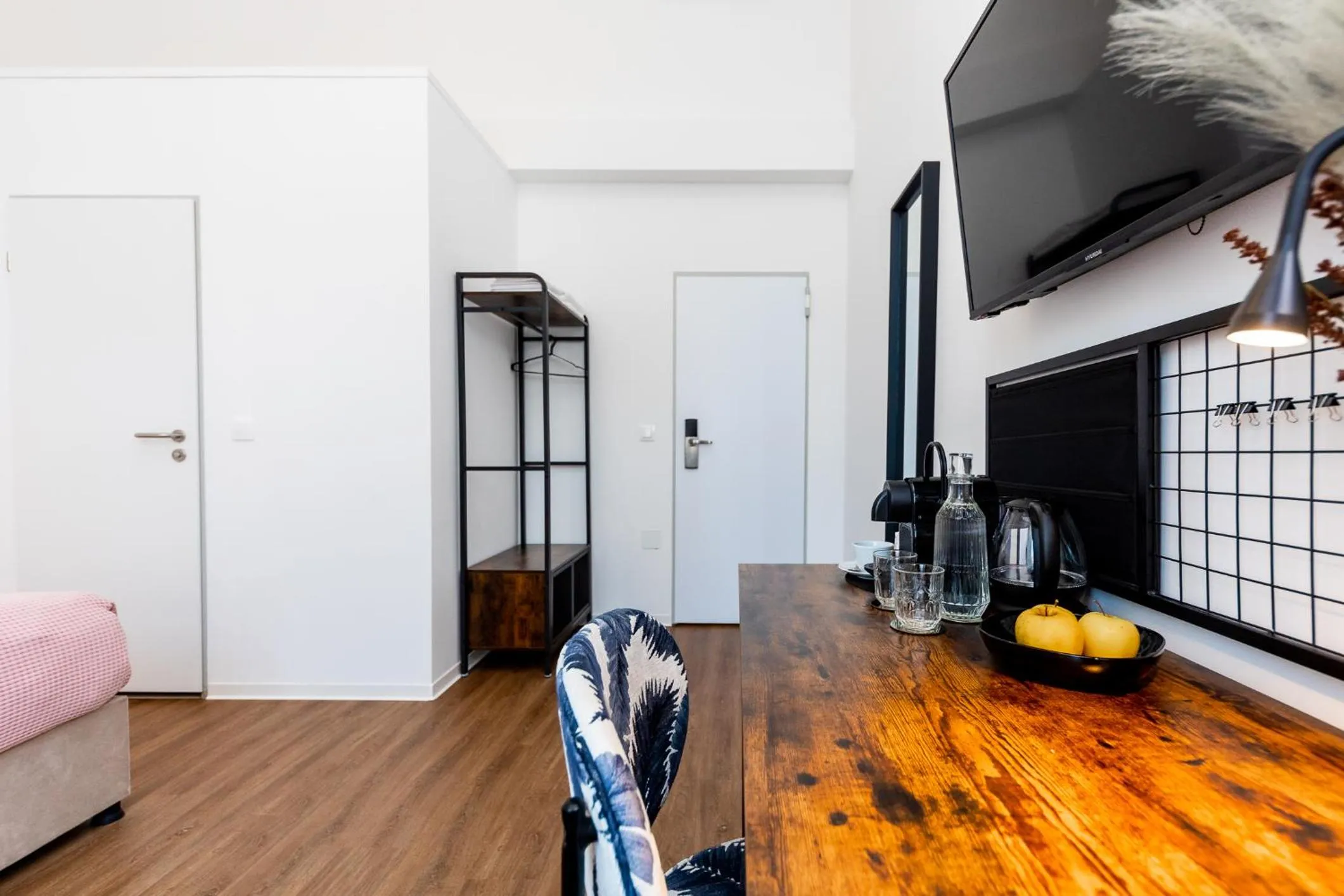 TV and multimedia in Adagio Downtown Rooms