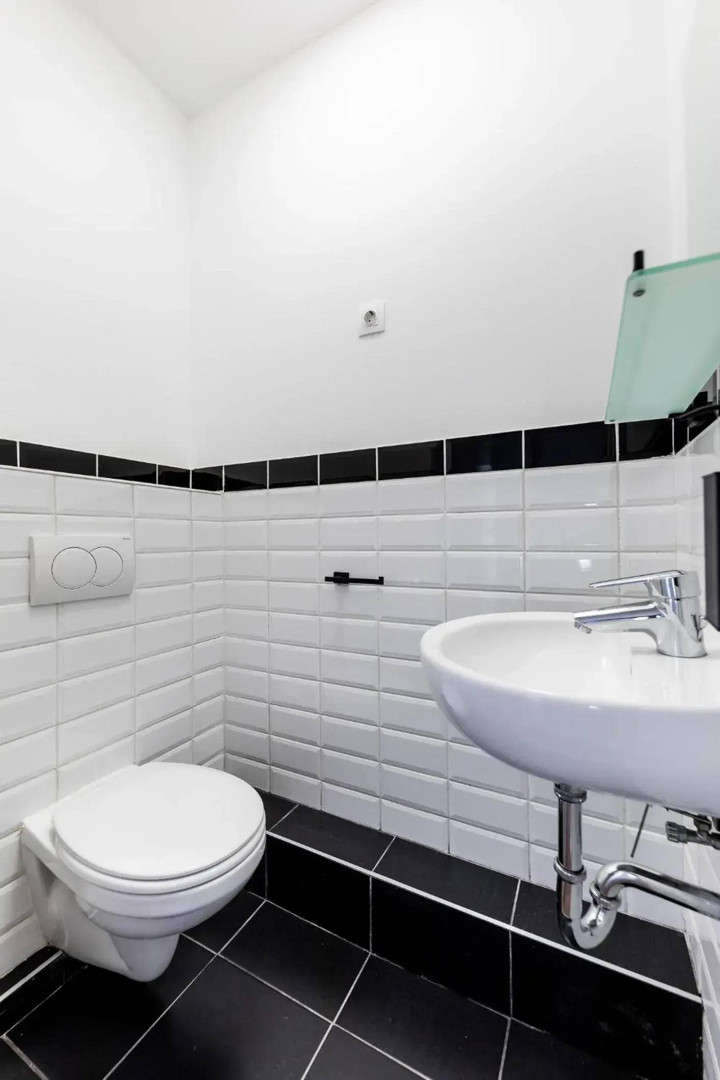 Shower in Adagio Downtown Rooms Shower in Adagio Downtown Rooms