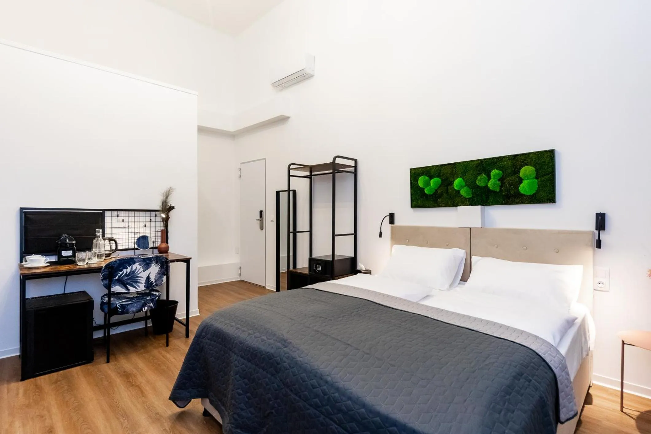 Bedroom, Bed in Adagio Downtown Rooms