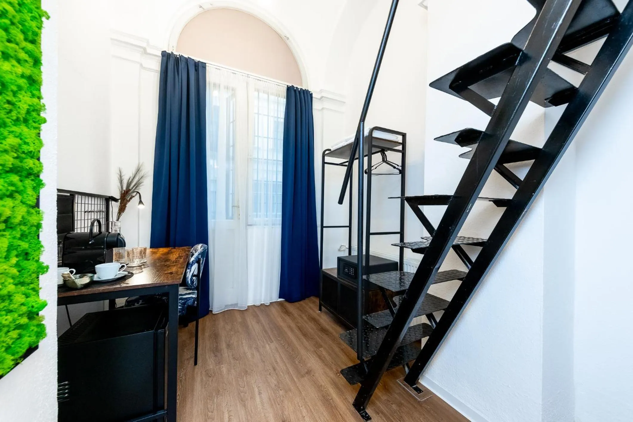 Coffee/tea facilities in Adagio Downtown Rooms