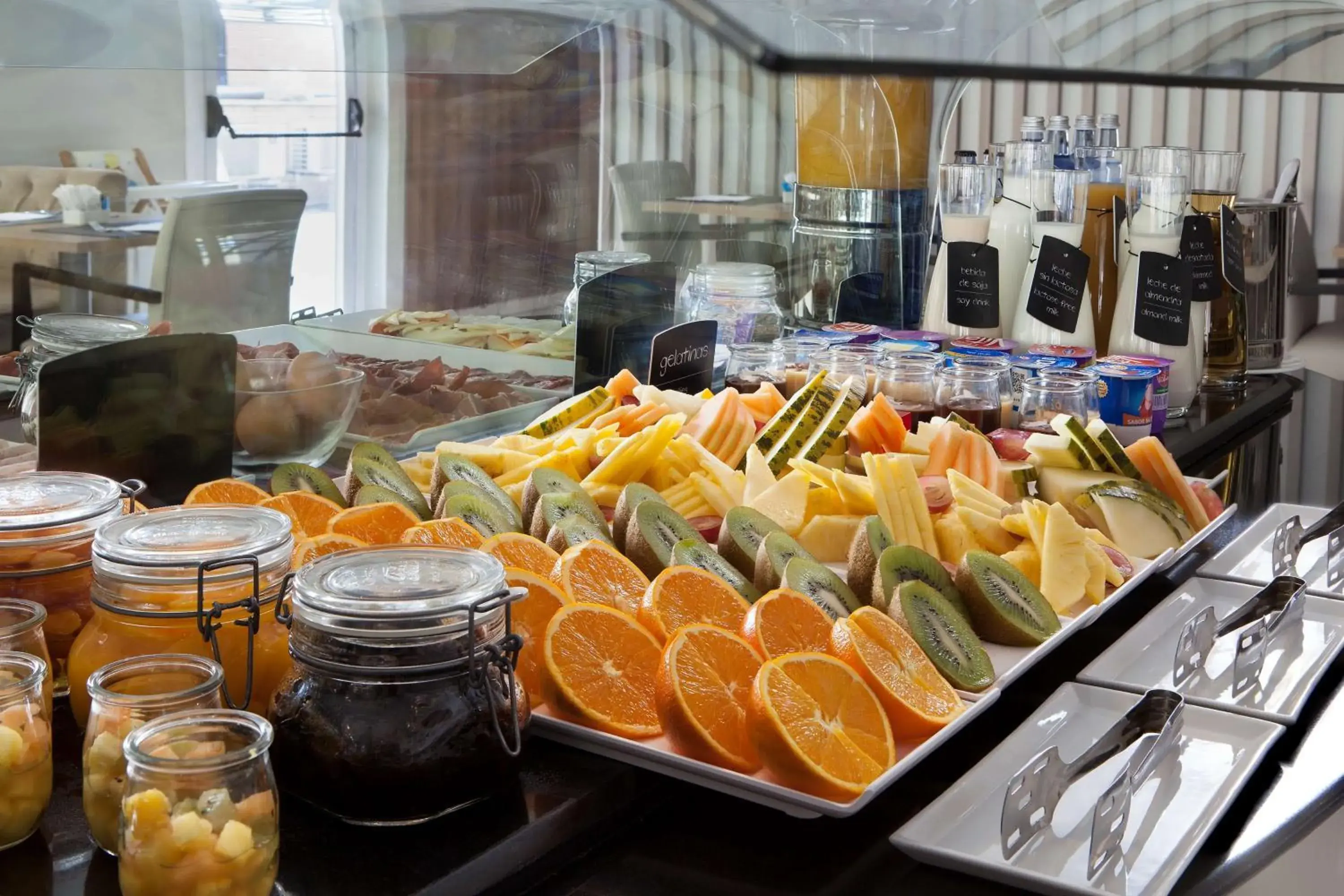 Restaurant/places to eat in NH Barajas Airport Restaurant/places to eat in NH Barajas Airport