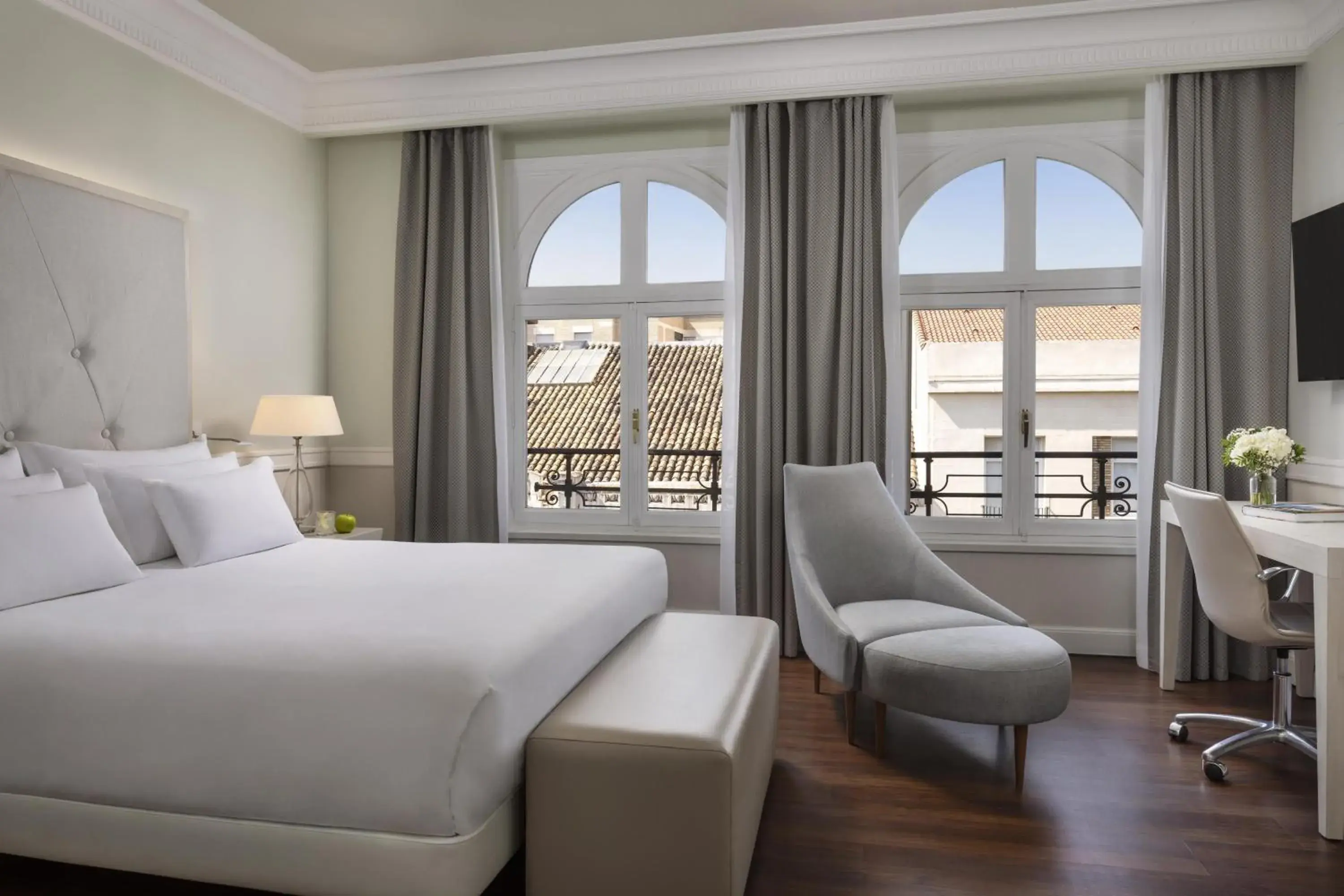 Bedroom, Bed in NH Collection Gran Hotel de Zaragoza Bedroom, Bed in NH Collection Gran Hotel de Zaragoza