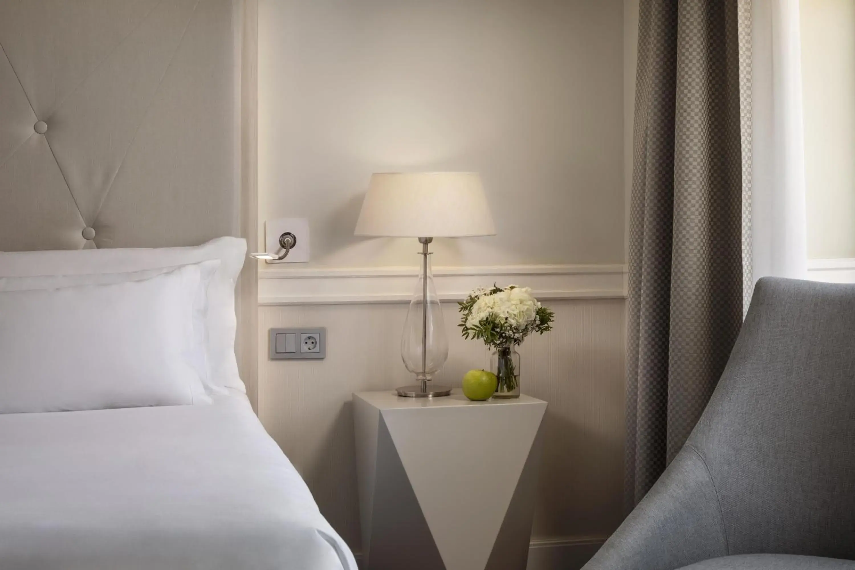 Bedroom, Bed in NH Collection Gran Hotel de Zaragoza Bedroom, Bed in NH Collection Gran Hotel de Zaragoza