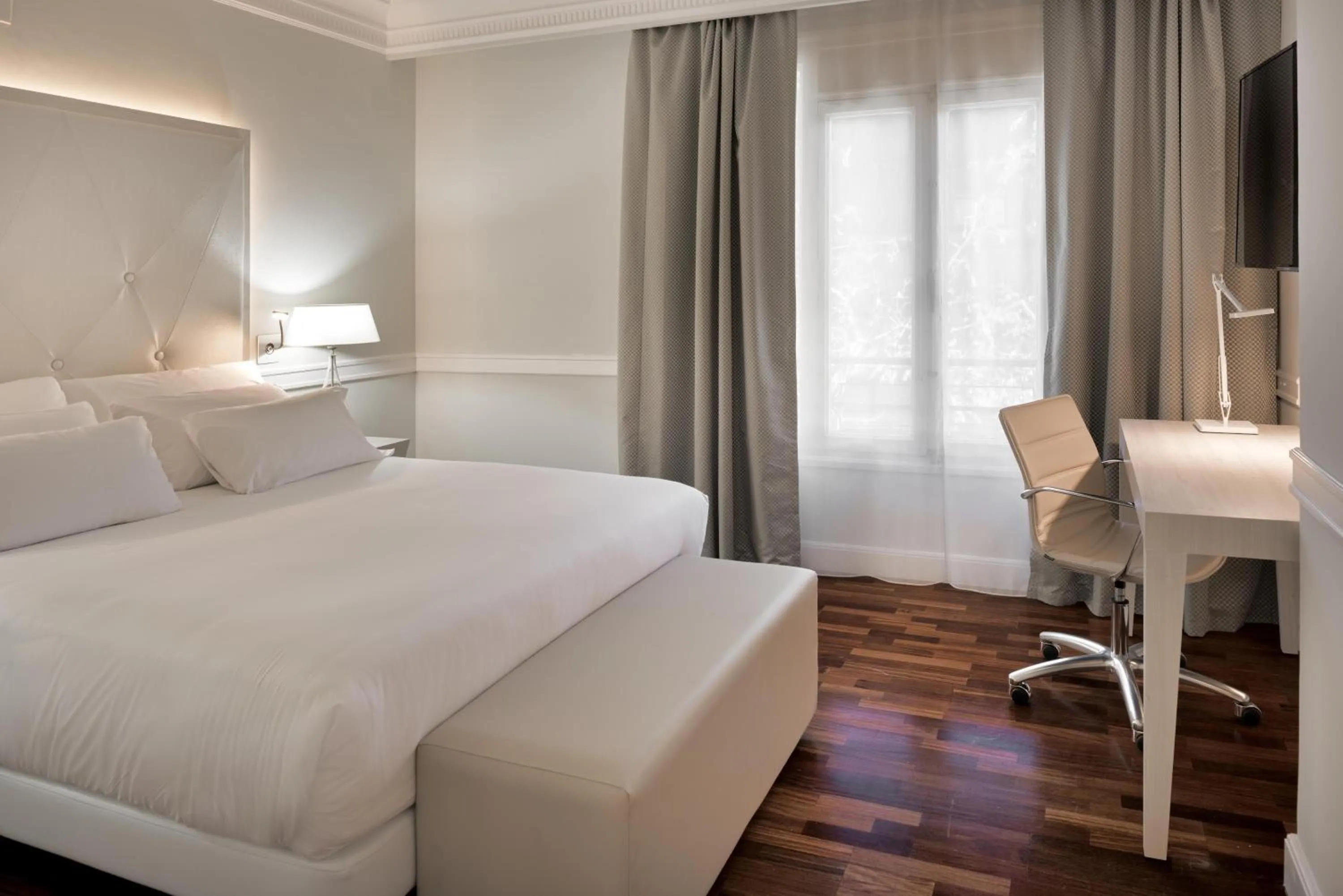 Bedroom, Bed in NH Collection Gran Hotel de Zaragoza