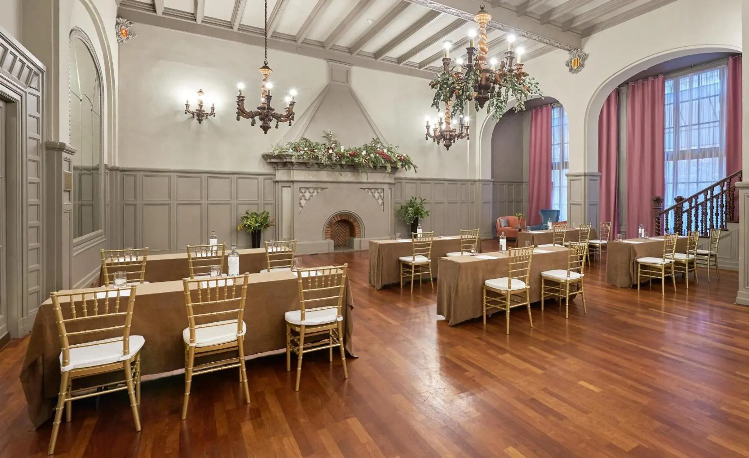 Lobby or reception in NH Collection Gran Hotel de Zaragoza Lobby or reception in NH Collection Gran Hotel de Zaragoza