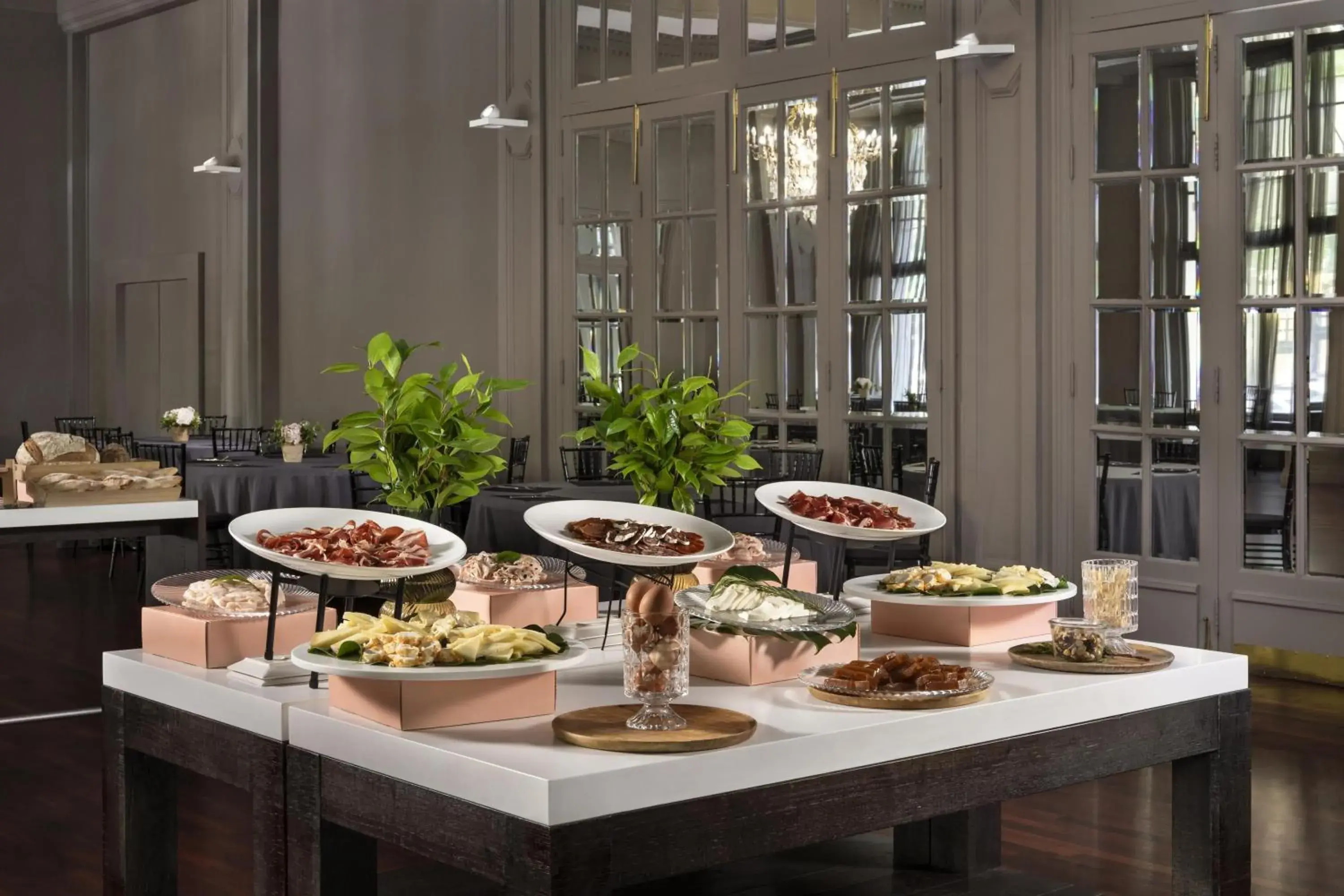 Breakfast in NH Collection Gran Hotel de Zaragoza Breakfast in NH Collection Gran Hotel de Zaragoza