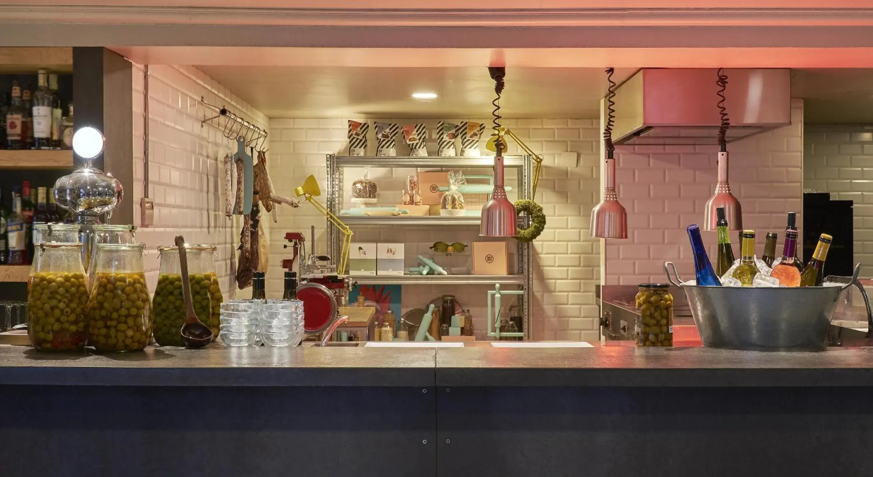 Lounge or bar in NH Collection Gran Hotel de Zaragoza Lounge or bar in NH Collection Gran Hotel de Zaragoza