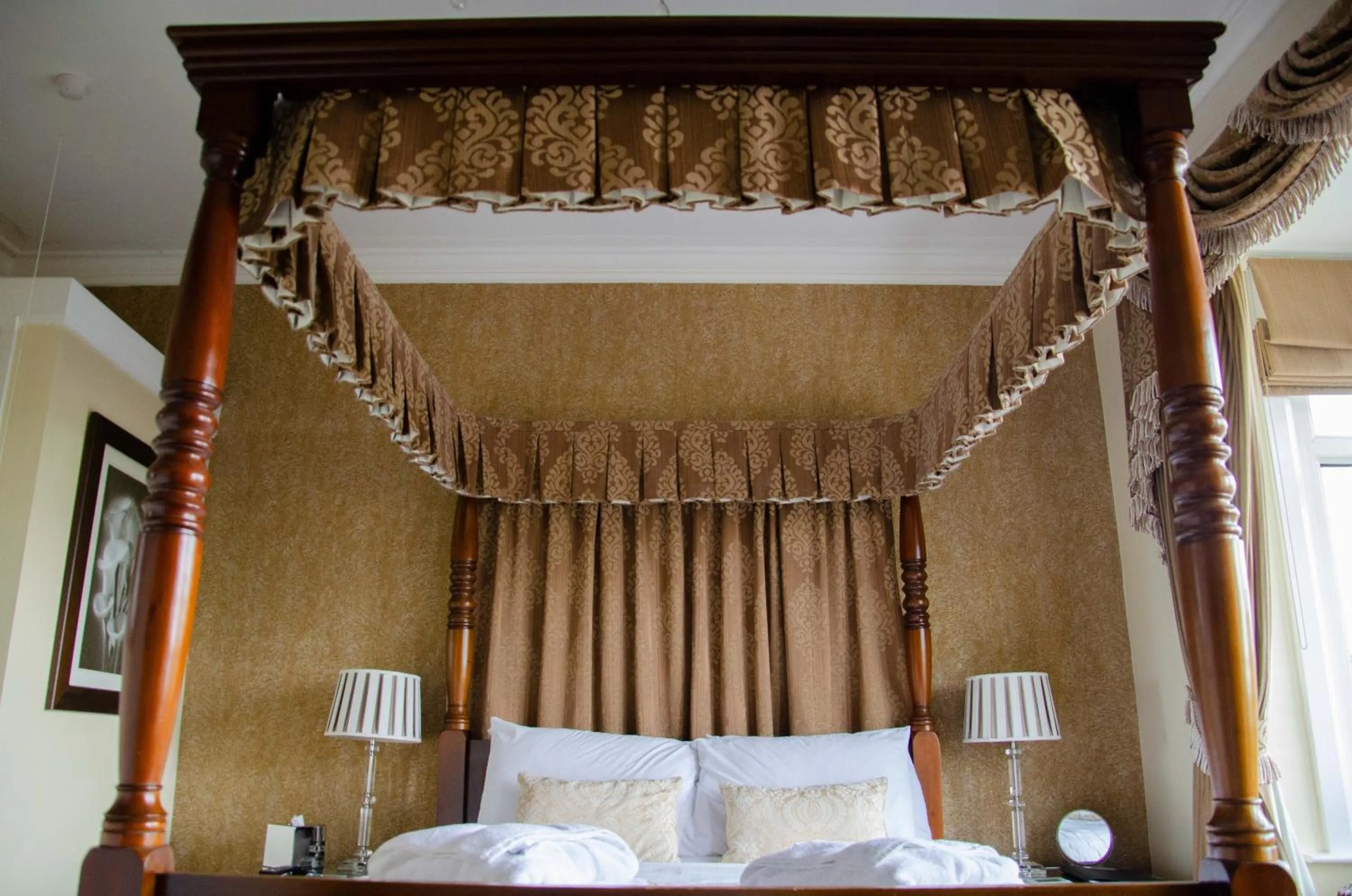 Bed in The Lemonfield Hotel