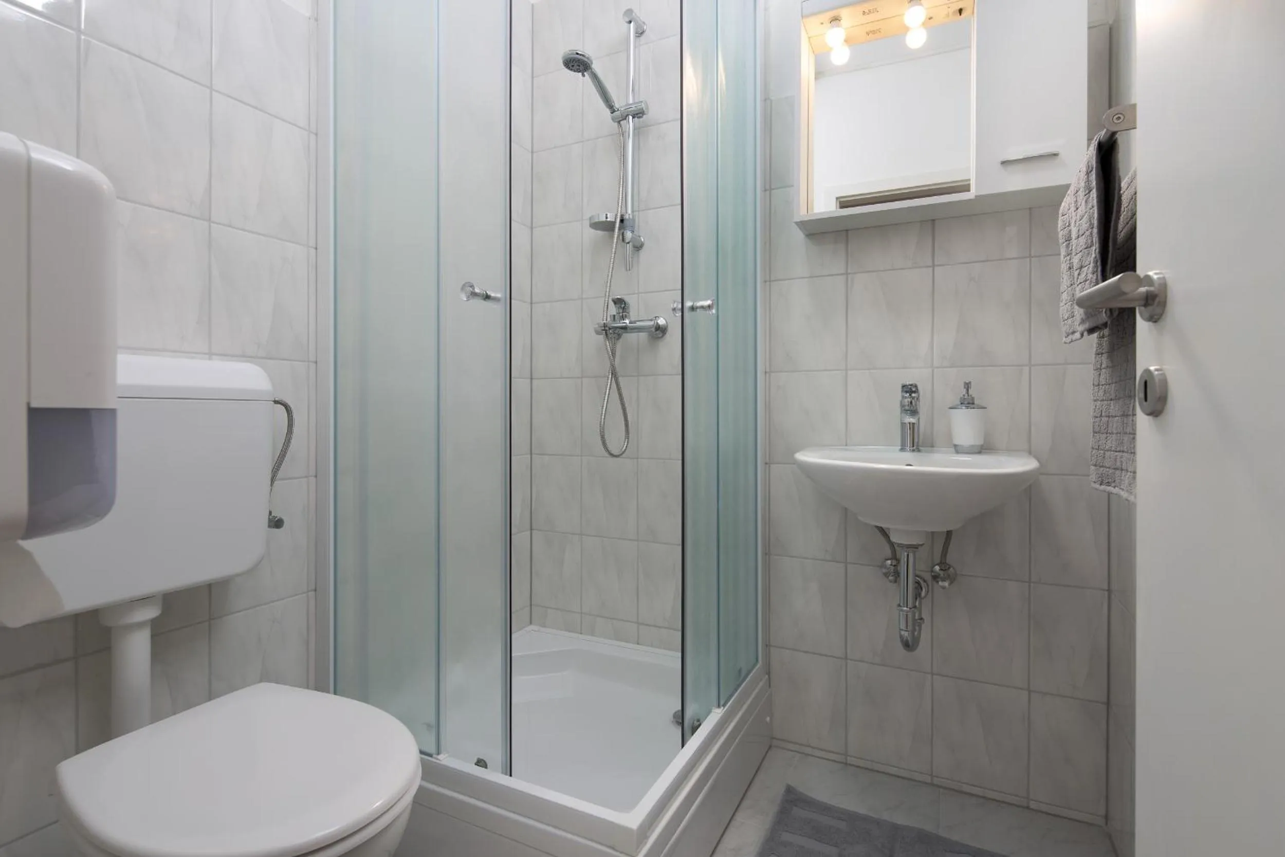 Shower in Hostel Bureau