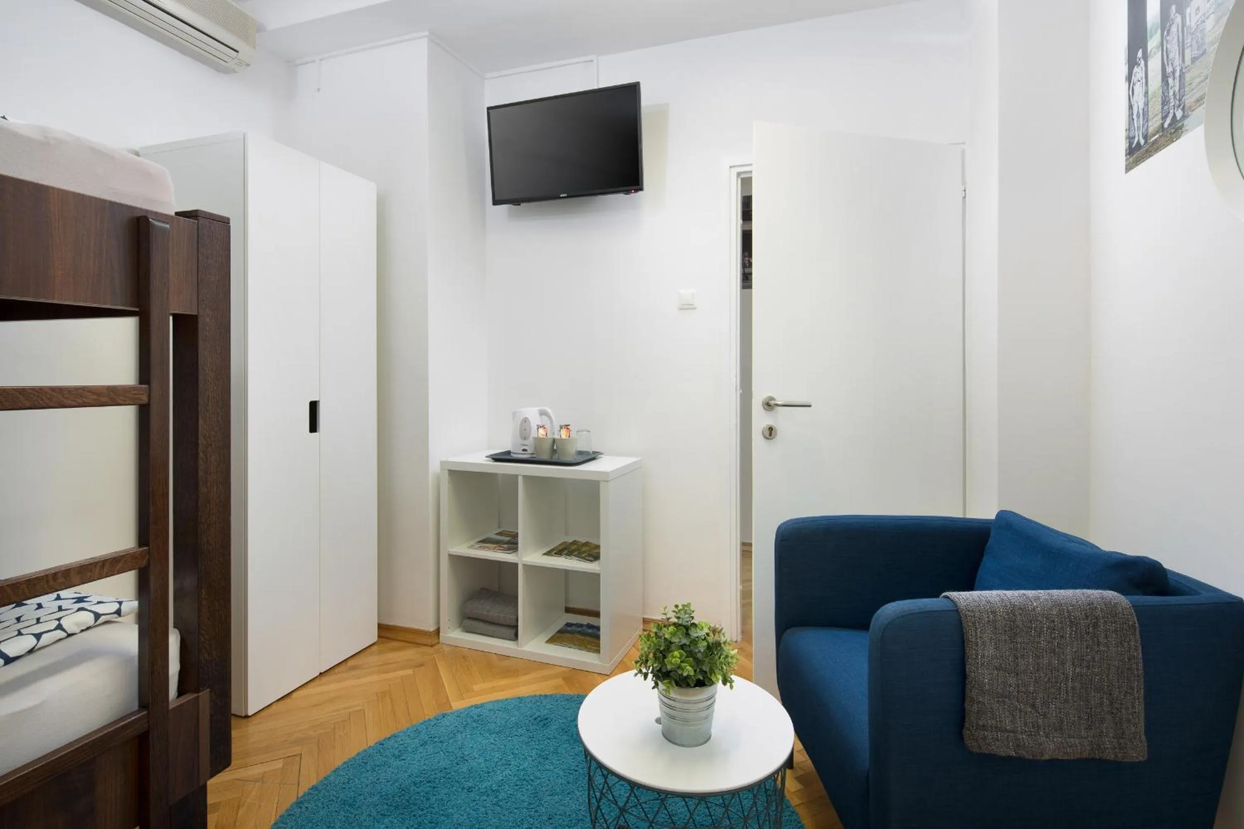 Shower in Hostel Bureau