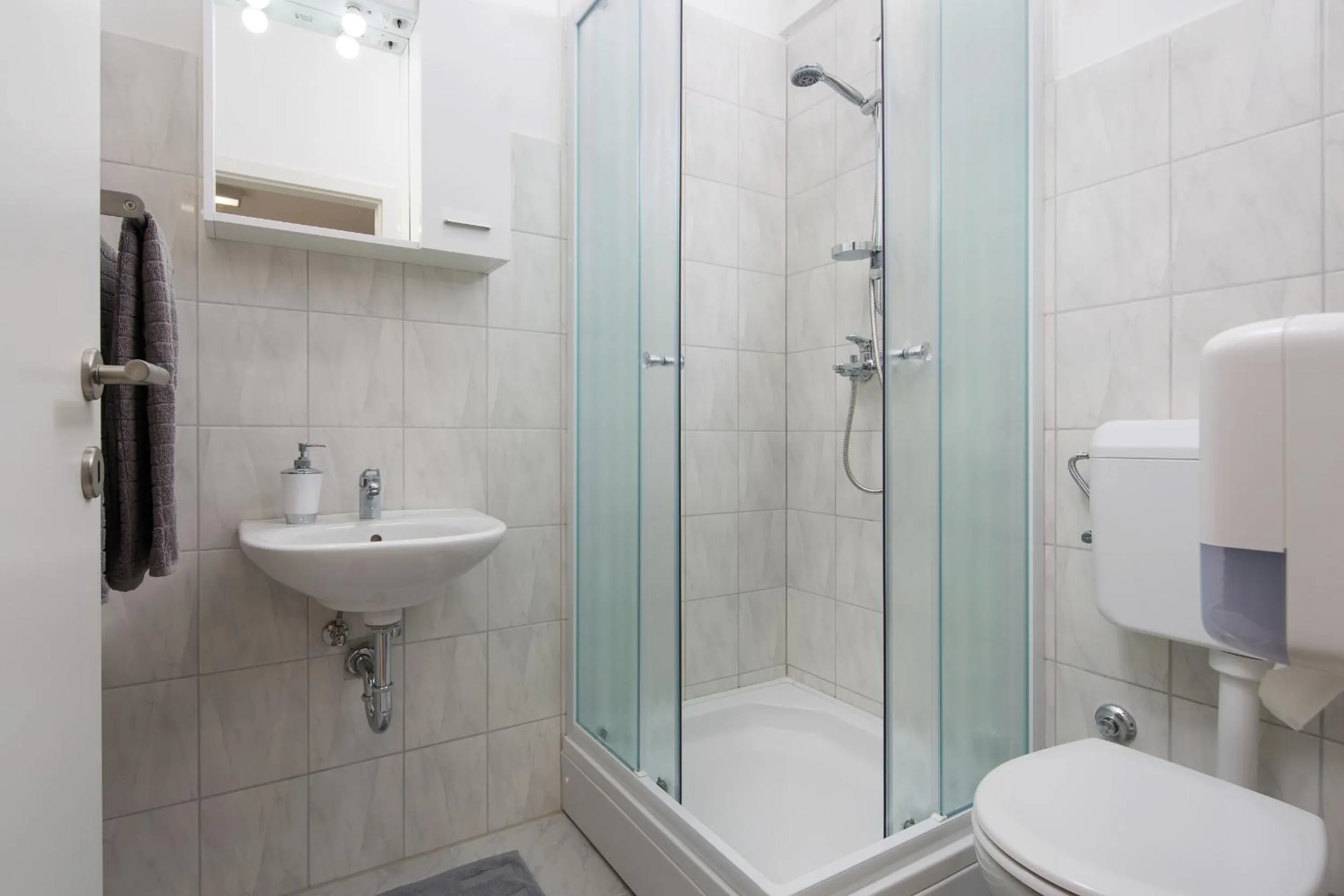 Shower in Hostel Bureau