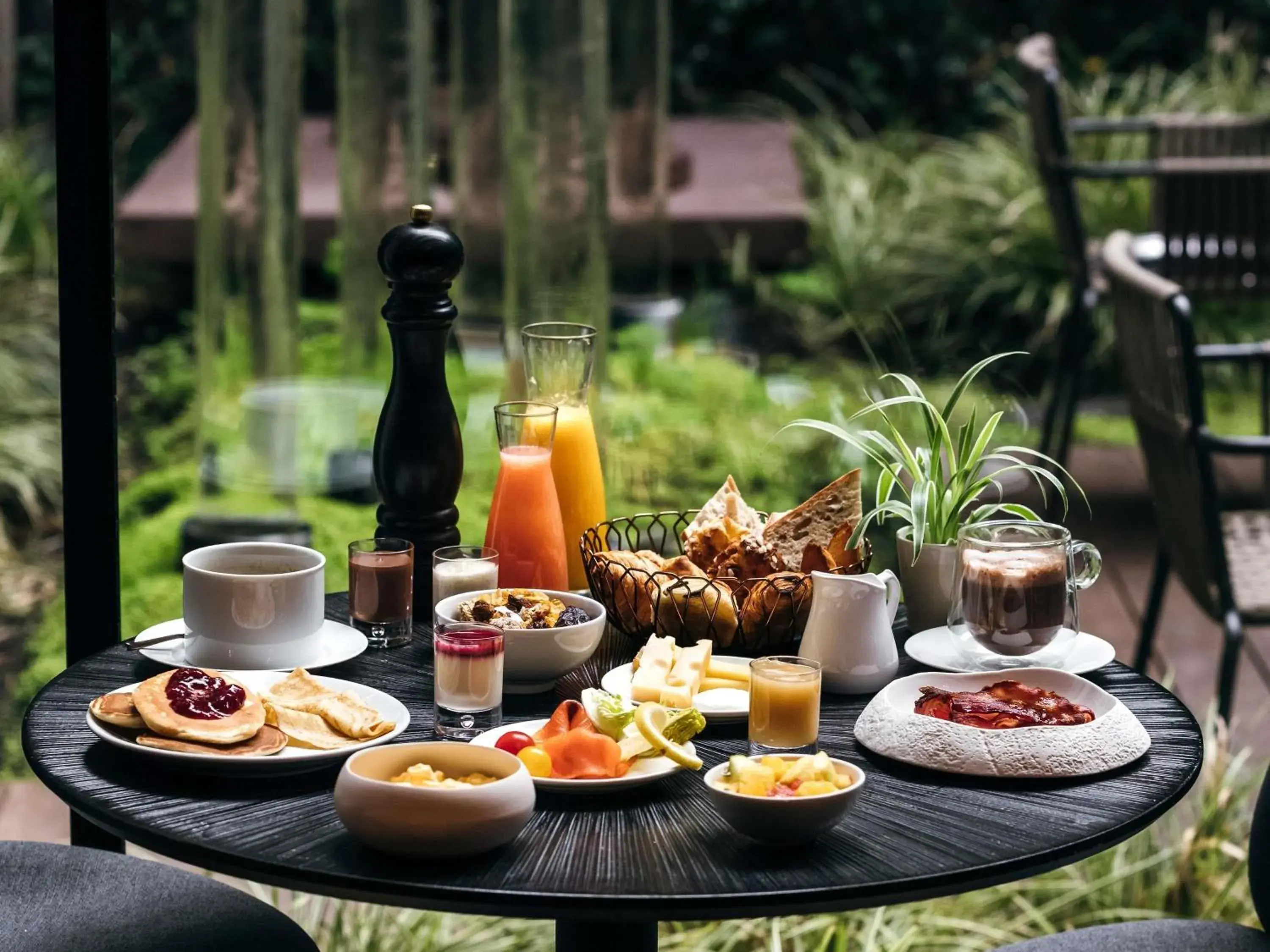 Breakfast in Balthazar Hotel & Spa Rennes - MGallery Collection Breakfast in Balthazar Hotel & Spa Rennes - MGallery Collection