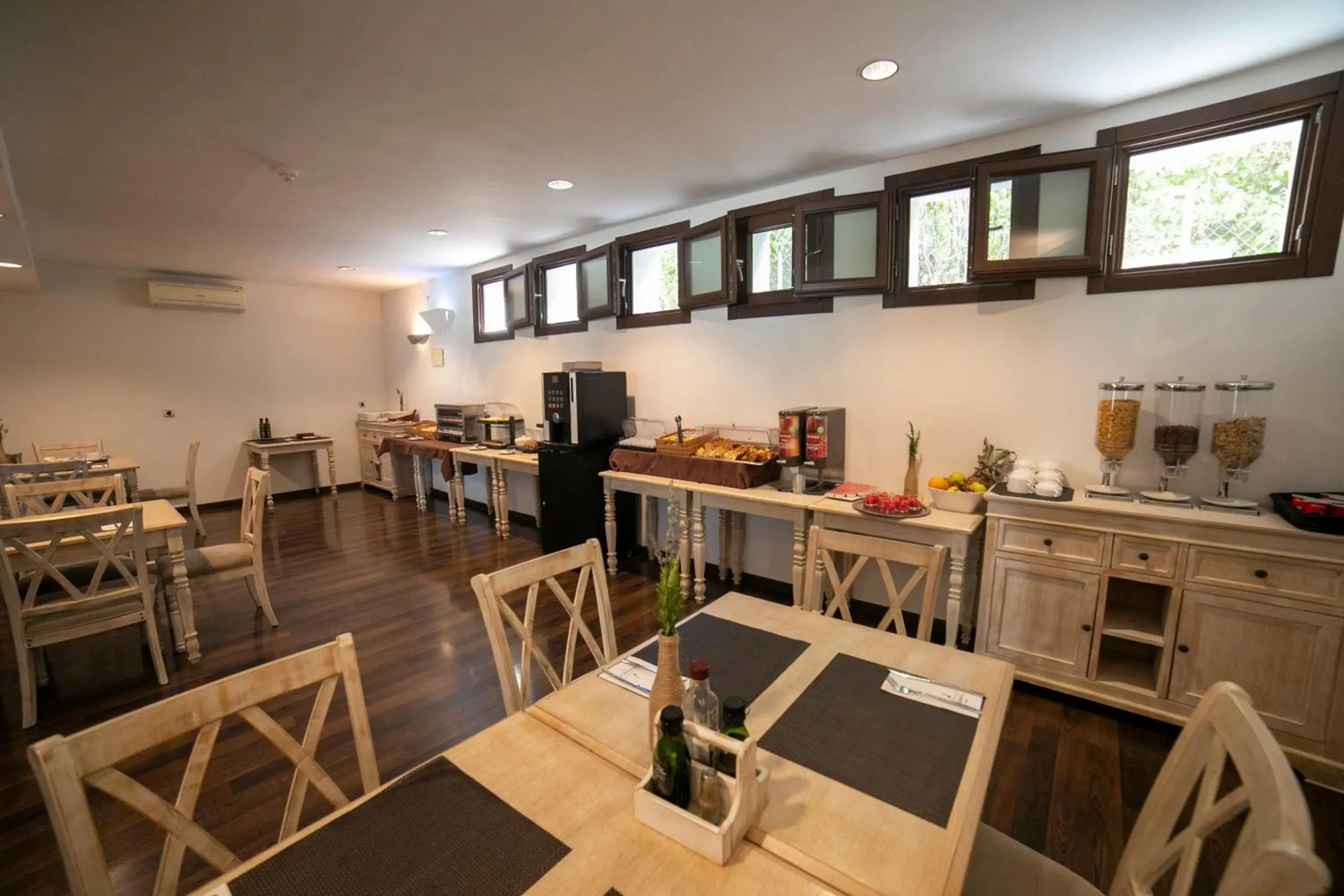 Restaurant/places to eat in Villa Turistica de Bubion Restaurant/places to eat in Villa Turistica de Bubion