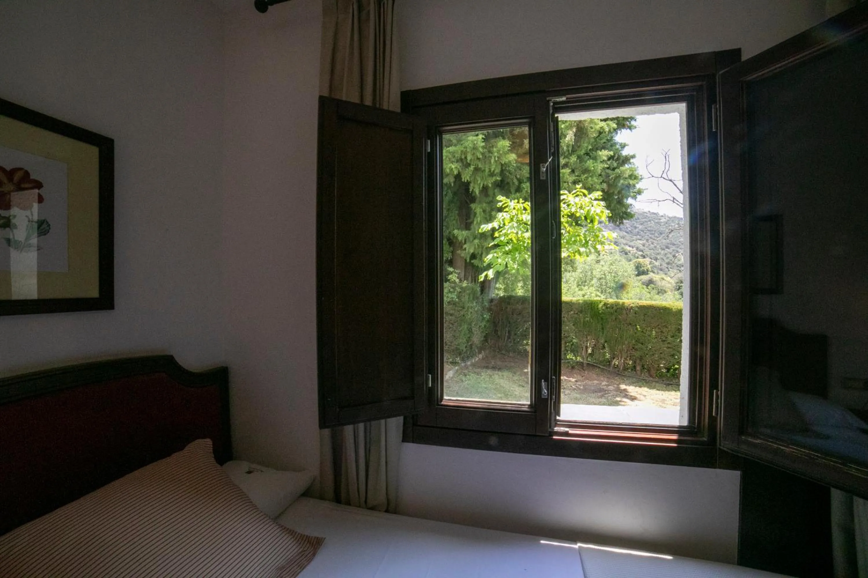 Garden view, Bed in Villa Turistica de Bubion