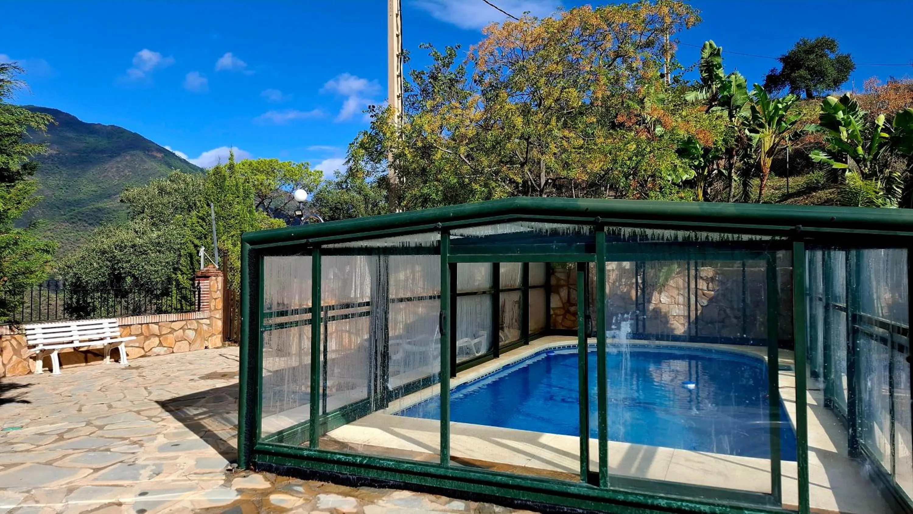 Swimming pool in Hotel Rural Los Jarales