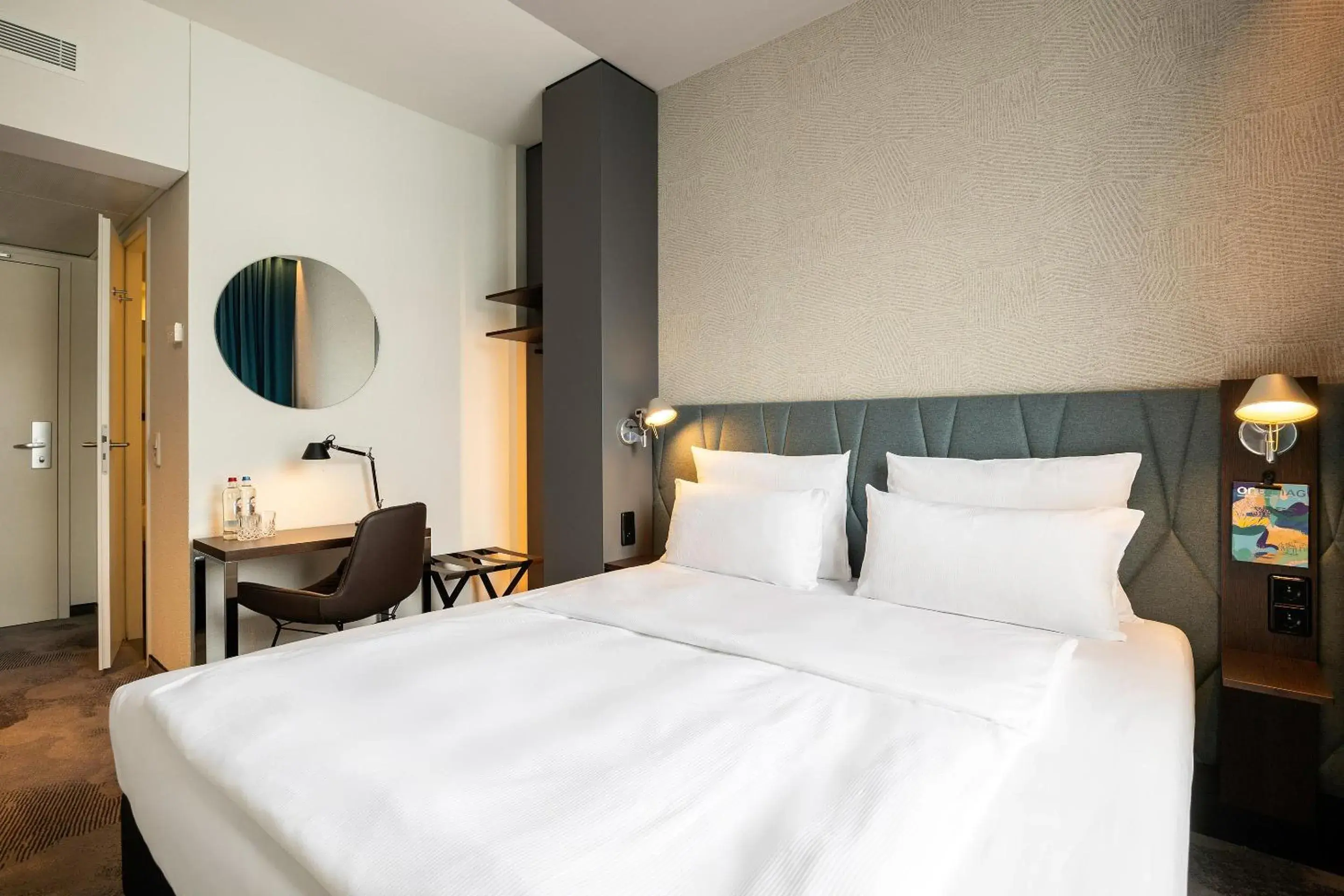 Photo of the whole room, Bed in Motel One Brussels Photo of the whole room, Bed in Motel One Brussels