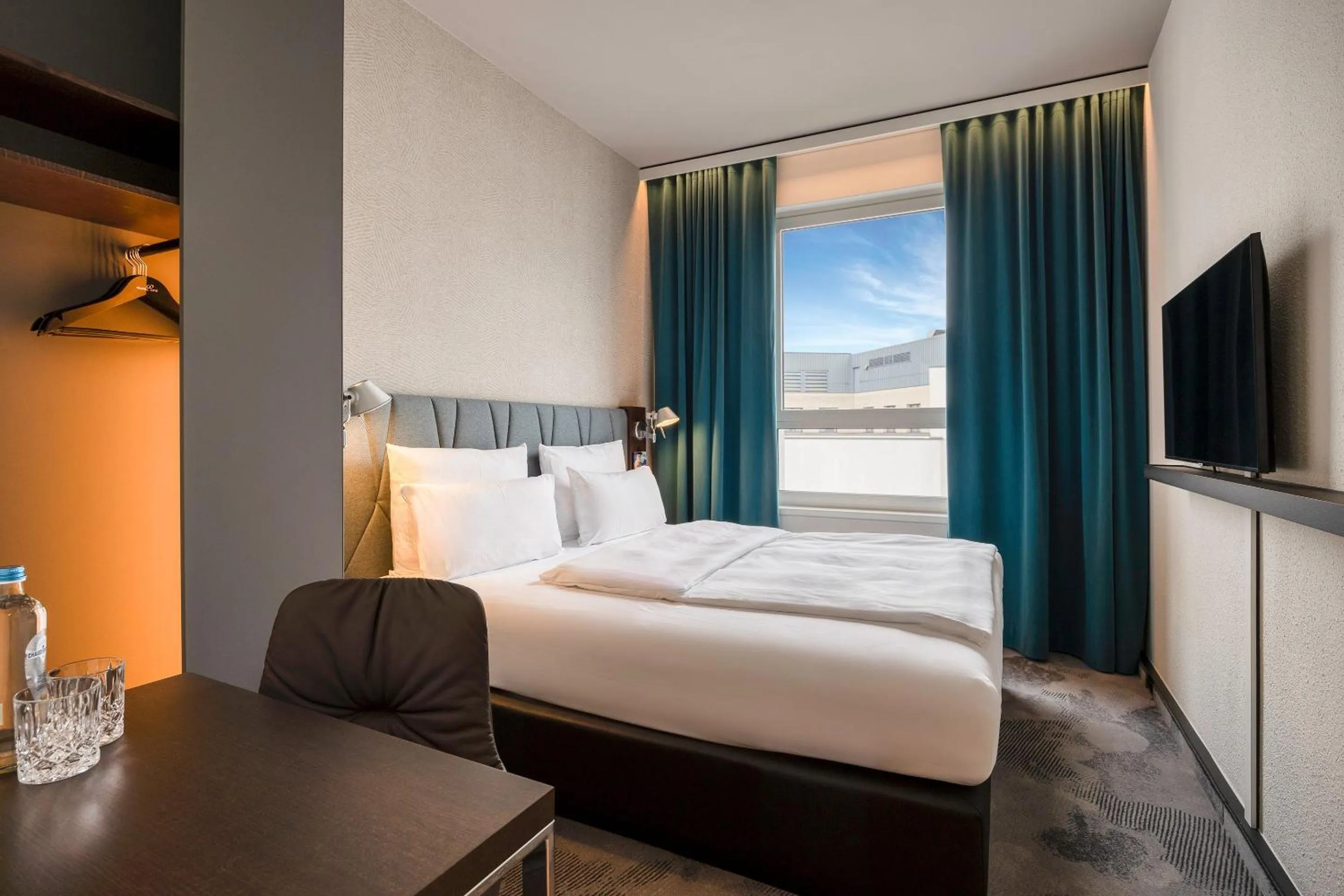 Photo of the whole room, Bed in Motel One Brussels