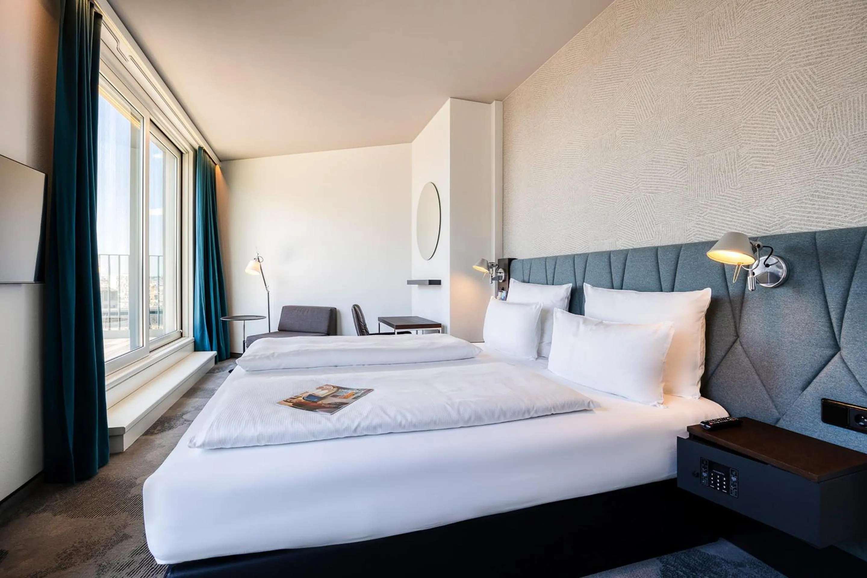 Photo of the whole room, Bed in Motel One Brussels