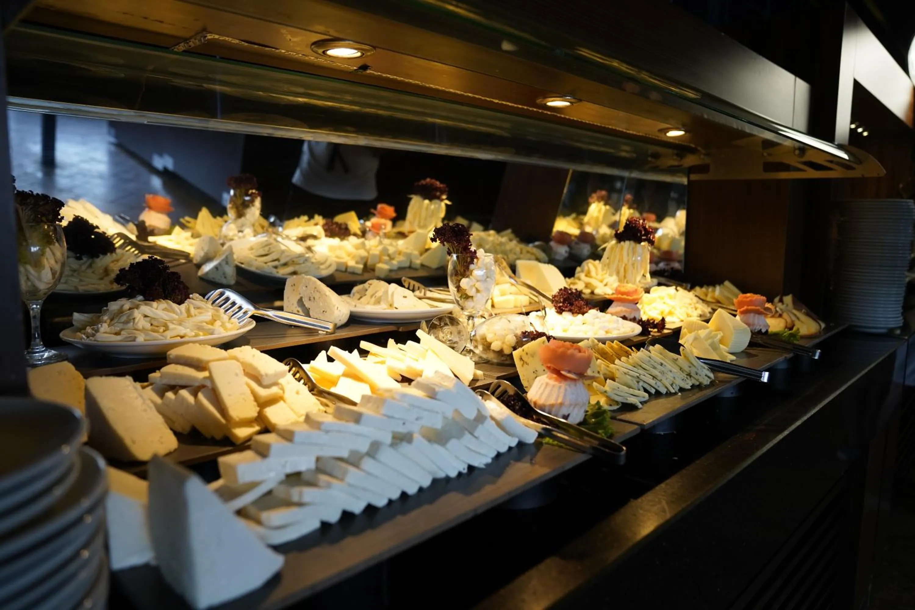 Restaurant/places to eat in Manaspark Deluxe Hotel