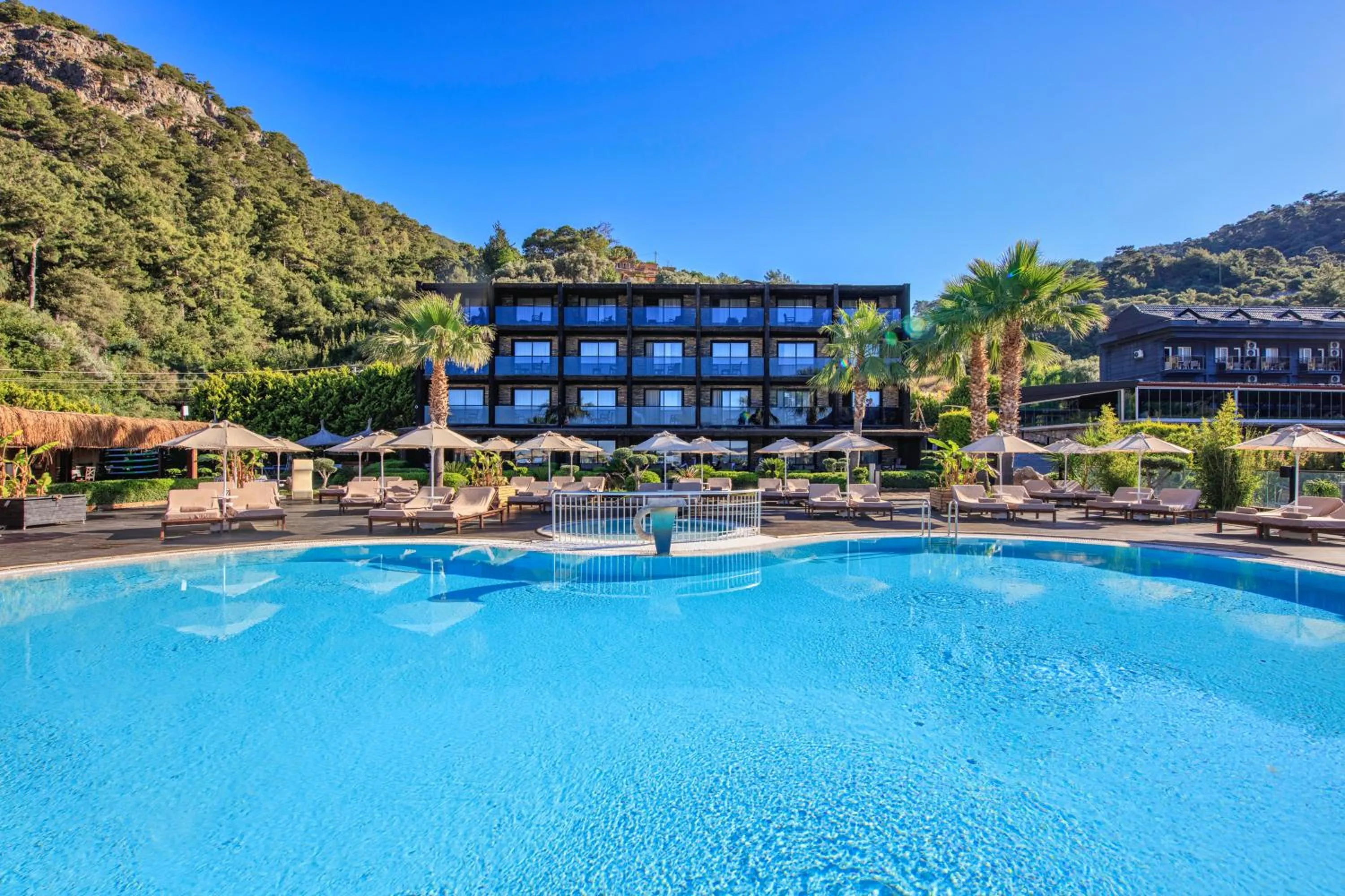 Property building in Manaspark Deluxe Hotel