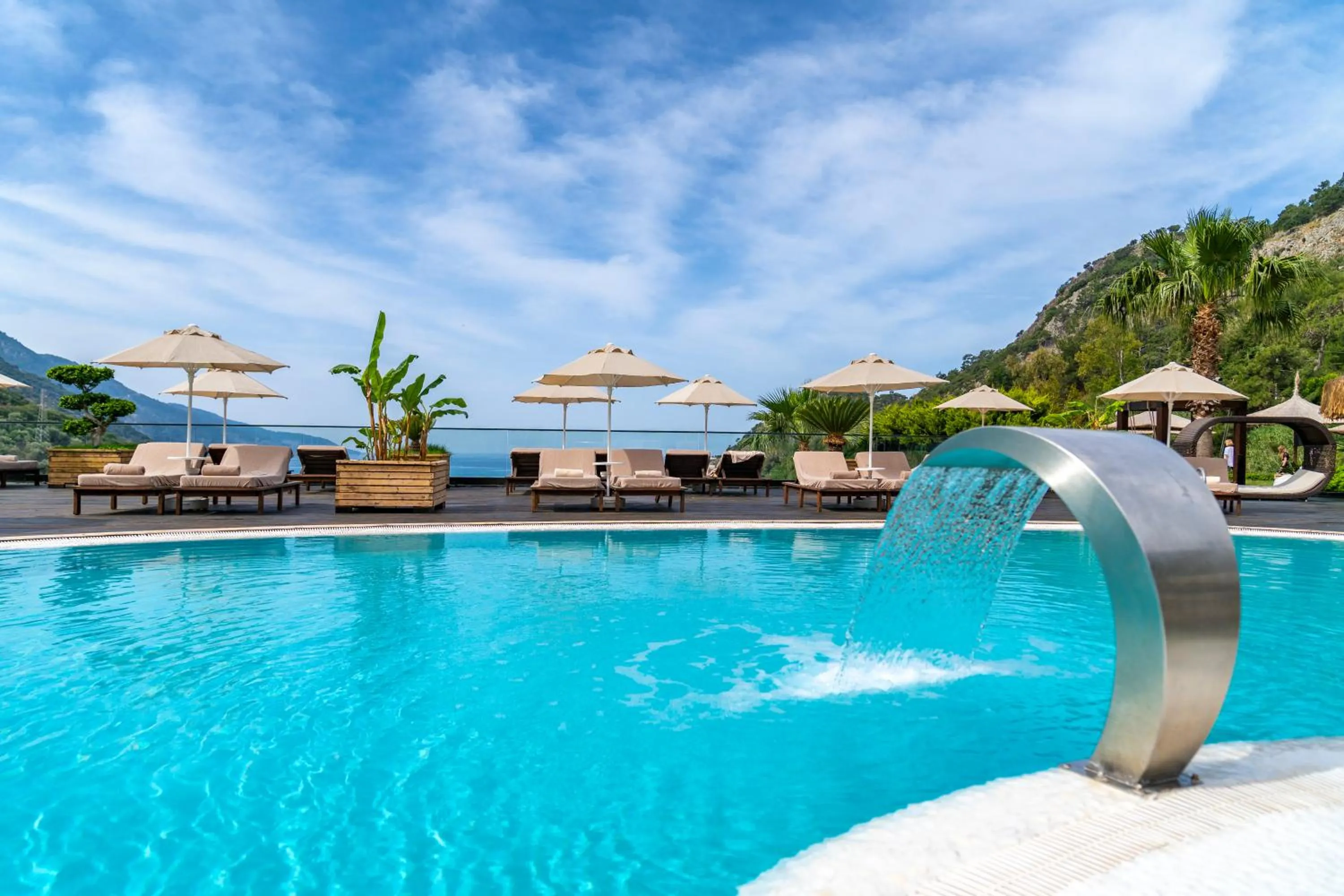 Swimming pool in Manaspark Deluxe Hotel