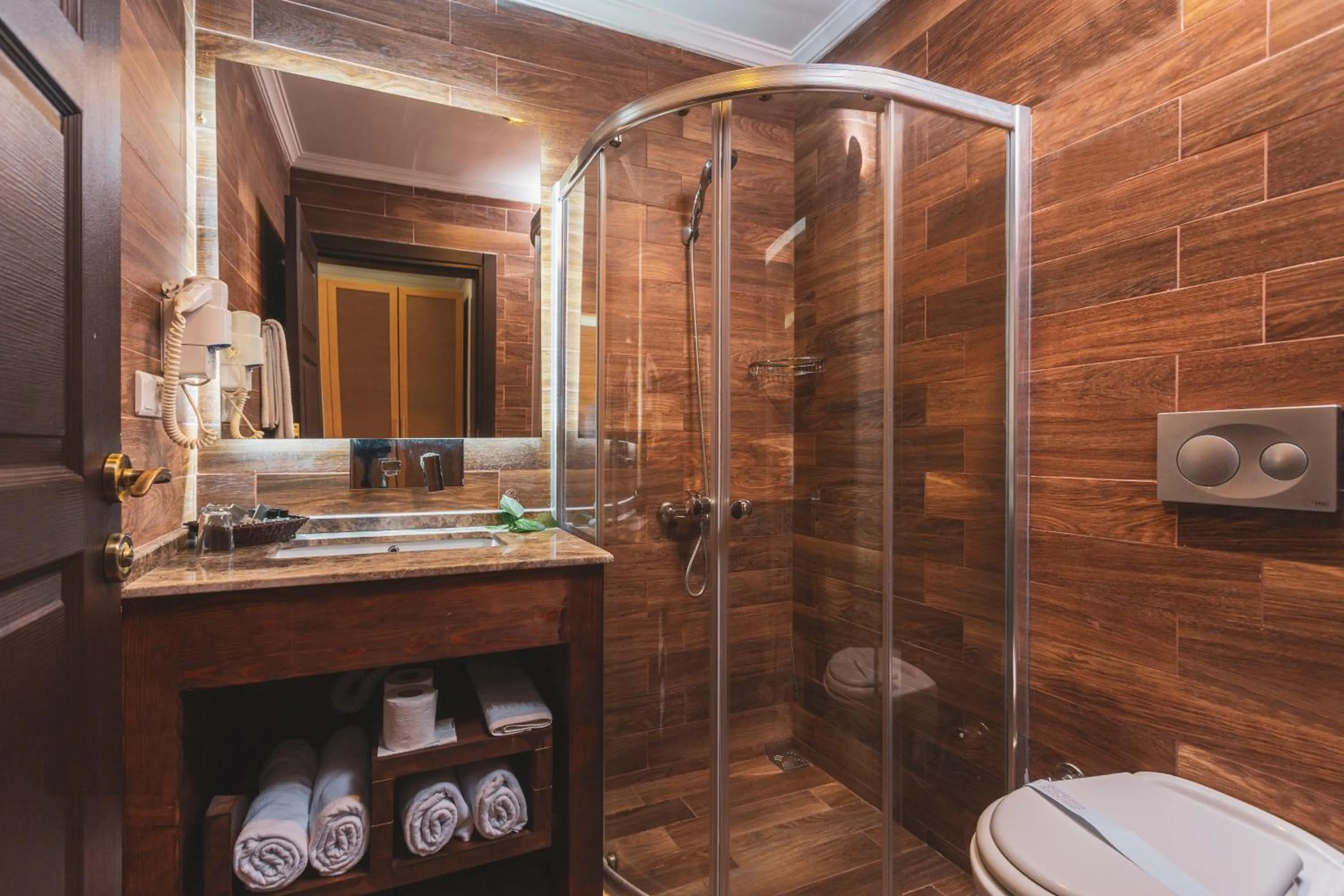 Bathroom in Manaspark Deluxe Hotel