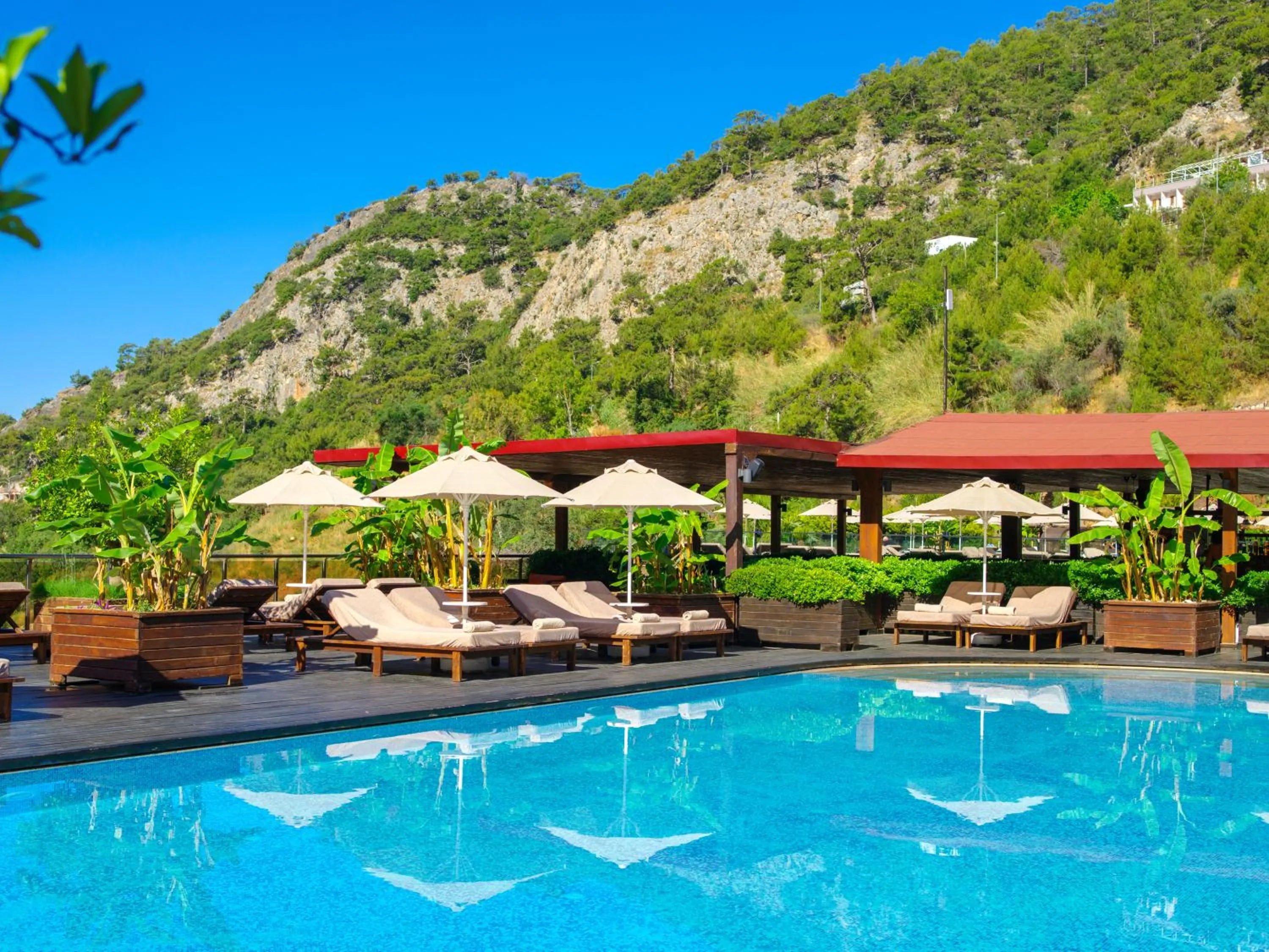 Pool view in Manaspark Deluxe Hotel