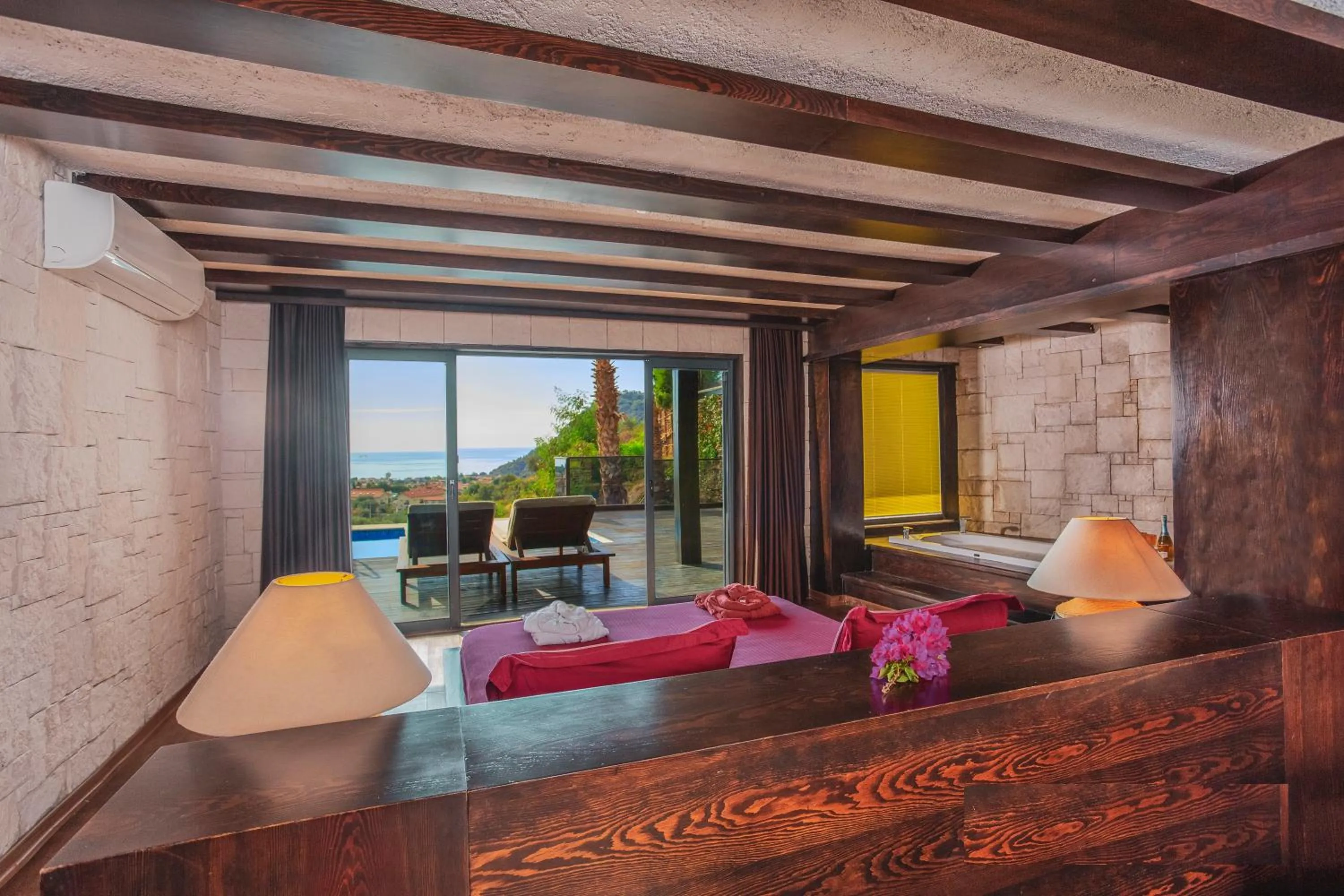 Bed in Manaspark Deluxe Hotel